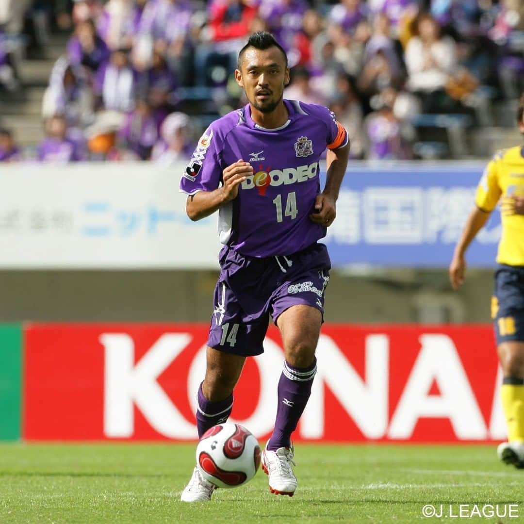 サンフレッチェ広島さんのインスタグラム写真 - (サンフレッチェ広島Instagram)「. 【Uniform Number History of SANFRECCE　HIROSHIMA】  背番号に歴史あり。 1992年のクラブ創設以降、多くの選手がサンフレッチェで活躍しました。  不定期で、歴代選手の背番号の系譜をご紹介します。  今回は、リクエストが多かった「14番」です✨ 1997年に背番号が固定になって以降、多くの選手が背負ってきましたが、最長はもちろん、ミキッチ選手‼️ 9年間、紫の戦士として戦い、3度のリーグ優勝に貢献しました👏  #大木勉 選手 #高橋泰 選手 #木村龍朗 選手 #戸田和幸 選手 #ミキッチ 選手 #森島司 選手 #エゼキエウ 選手 #背番号の系譜 #リクエストお待ちしてます😊」4月27日 15時06分 - sanfrecce.official