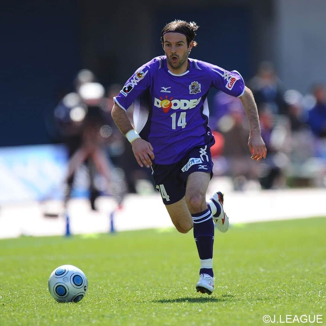 サンフレッチェ広島さんのインスタグラム写真 - (サンフレッチェ広島Instagram)「. 【Uniform Number History of SANFRECCE　HIROSHIMA】  背番号に歴史あり。 1992年のクラブ創設以降、多くの選手がサンフレッチェで活躍しました。  不定期で、歴代選手の背番号の系譜をご紹介します。  今回は、リクエストが多かった「14番」です✨ 1997年に背番号が固定になって以降、多くの選手が背負ってきましたが、最長はもちろん、ミキッチ選手‼️ 9年間、紫の戦士として戦い、3度のリーグ優勝に貢献しました👏  #大木勉 選手 #高橋泰 選手 #木村龍朗 選手 #戸田和幸 選手 #ミキッチ 選手 #森島司 選手 #エゼキエウ 選手 #背番号の系譜 #リクエストお待ちしてます😊」4月27日 15時06分 - sanfrecce.official