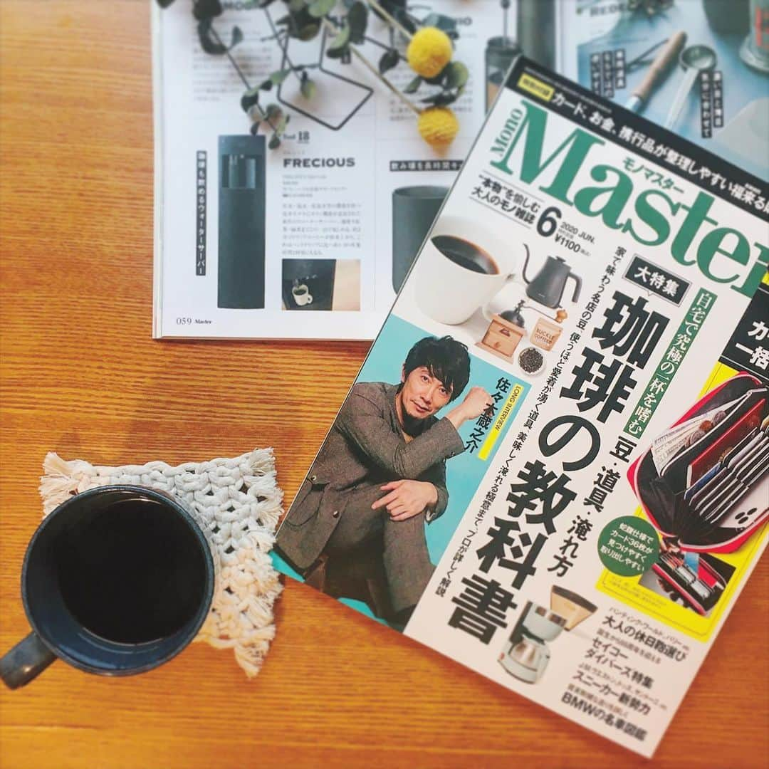 フレシャス公式(FRECIOUS) さんのインスタグラム写真 - (フレシャス公式(FRECIOUS) Instagram)「【4月25日発売】 雑誌「MonoMaster」掲載📖✨ . #おうちカフェ が楽しめる！と話題の コーヒー機能内蔵のウォーターサーバー #スラットプラスカフェ が紹介されました😊 . . -+-+-+-+-+-+-+- ■「 MonoMaster（モノマスター）」抜粋 -+-+-+-+-+-+-+- 珈琲や紅茶・緑茶までこの一台で楽しめる。 約2分でドリップコーヒーが出来上がり、（中略）時短にもなる。 -+-+-+-+-+-+-+- ※ご紹介モデル：フレシャス・スラット+カフェ／カラー：マットブラック . . 製品についての詳細は、 こちらからチェックしてくださいね！ 👇👇 https://www.frecious.jp/slat/slatcafe/ . または「スラット+カフェ」で検索🔎 . . . ───────────── ★ほぼ毎日更新中★ こちらよりフォローしてください♪ ↓　↓　↓ 【フレシャス公式】 @frecious_official ───────────── . . #FRECIOUS #フレシャス #ウォーターサーバー #Slatcafe #コーヒー #coffee #カフェ #cafe #天然水#コーヒー好き #コーヒーのある暮らし#ucc #DRIPPOD #ドリップポット #モノマスター#雑誌掲載 #おうち時間#stayhome#enjoyhome」4月27日 15時18分 - frecious_official