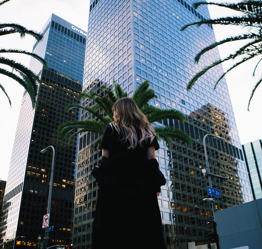 R!Nのインスタグラム：「#throwback LA  Photo by @tacma_dan  #LA #downtown #portrait」
