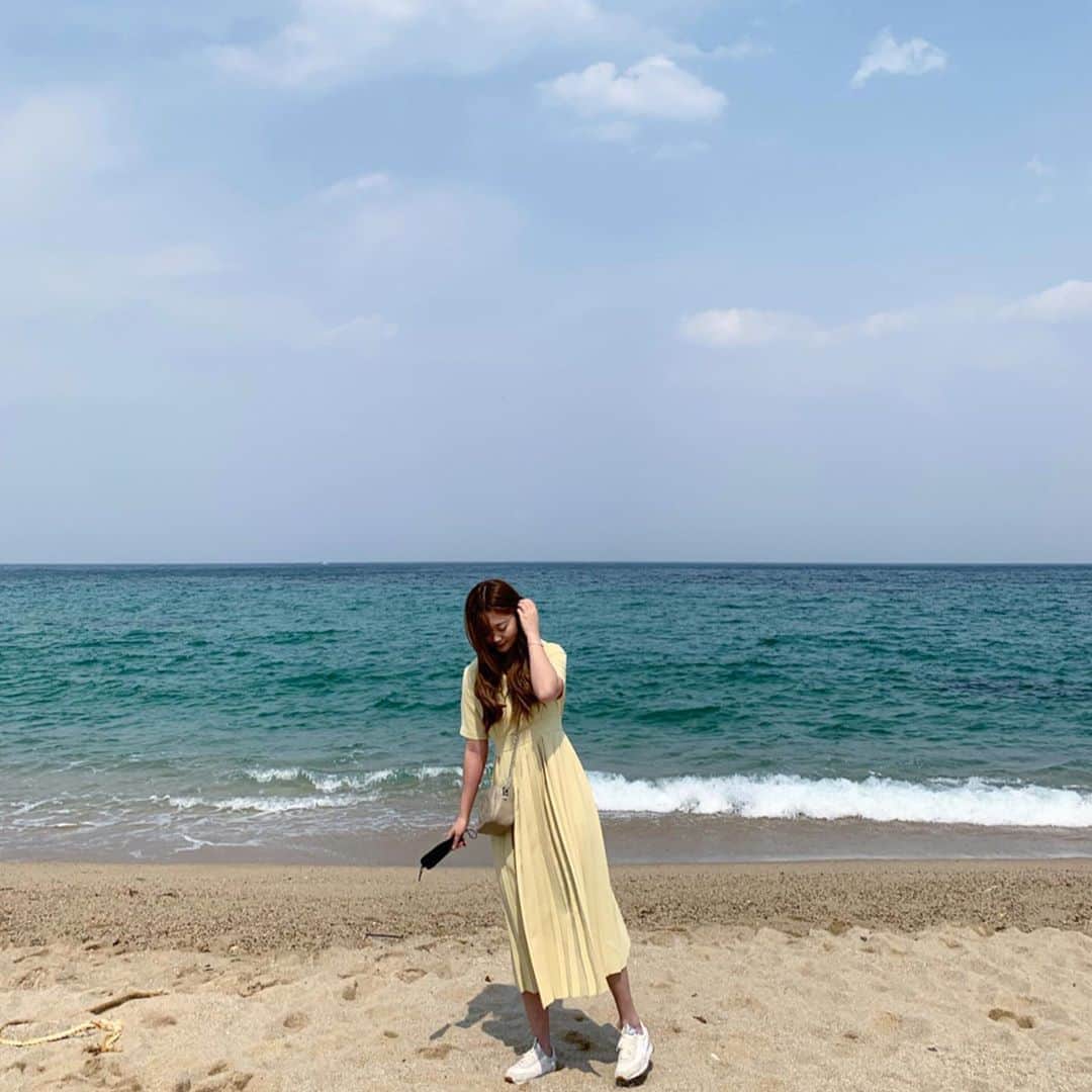 カン・ダンビさんのインスタグラム写真 - (カン・ダンビInstagram)「운동화에 모래알 100개 들어가도 조아🌊」4月27日 15時34分 - kangdan_b