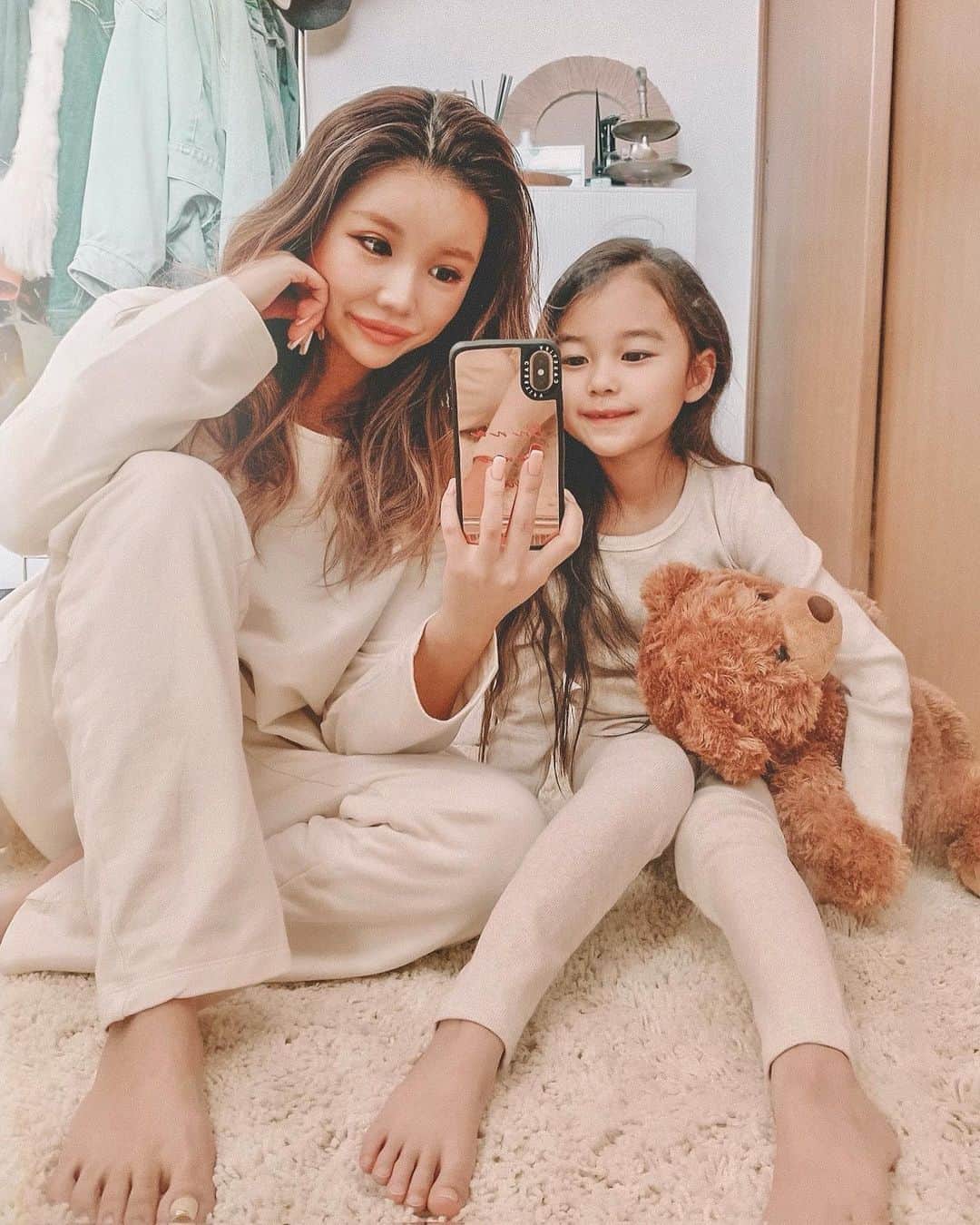 ✷kana✷のインスタグラム：「🥨🧁🍭✨ . . #stayhome ルームウェアも可愛いの着てモチベ↑ ドラマみてケーキ作って音楽聴きながら 課題やってゴロゴロして、、 そろそろ飽きてきたぞ？😃 なにか新しいこと始めよう、、。 . . #ルームウェア  #楽天マラソン」