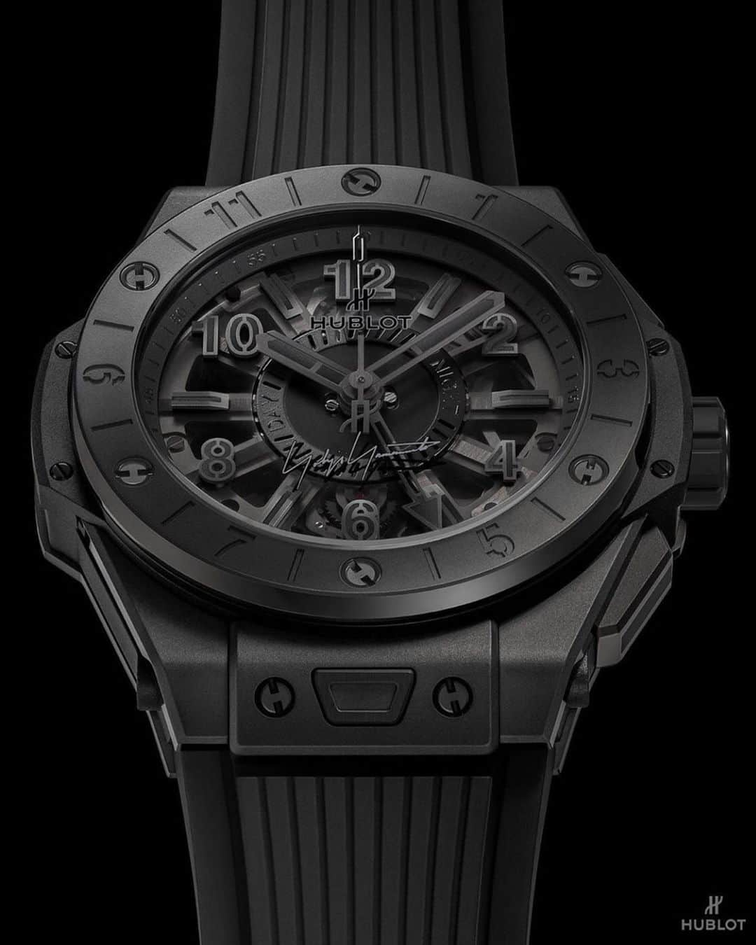 山本耀司さんのインスタグラム写真 - (山本耀司Instagram)「Yohji Yamamoto and @hublot new exclusive collaboration: the Big Bang GMT All Black Yohji Yamamoto.  This All Black limited edition expresses a simple beauty through the fusion of Yohji Yamamoto’s black design signature and the complicated GMT manufacture movement. Limited to 50 pieces, exclusively available at @hublot_ginza.  Portrait Photo By Kazumi Kurigami.  #yohjiyamamoto #Hublot @hublot_japan」4月27日 16時06分 - yohjiyamamotoofficial