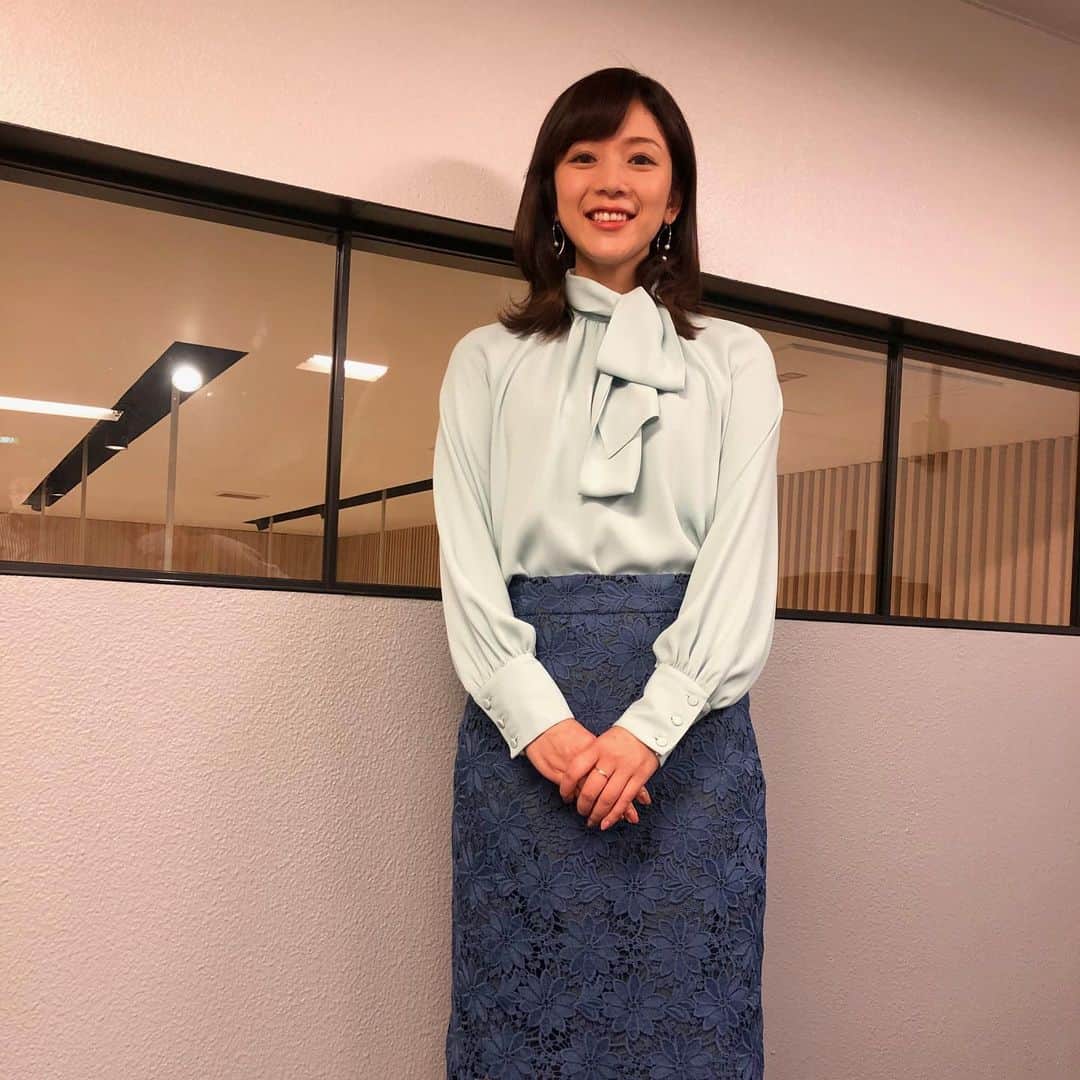 のインスタグラム：「最小人数、リモートでの打ち合わせなど、しっかり対策をしての収録でした☺️ #JETRO #globaleye #世界は今 #ミントグリーンのタイブラウス #アナウンサーぽいとの言葉 #いただきました🤤 #パステルのボーダーブラウス #なぜか爆笑 #メイクさんから差し入れ #のど飴 #細やかな気遣い #ほっこり」