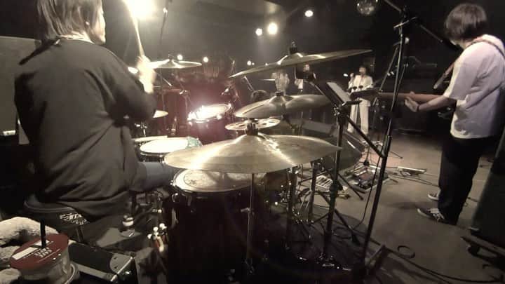 吉澤響のインスタグラム：「20200324 新代田FEVER 78年会ライブ配信 『ダンスナンバー』/ 木下百花 作品は打ち込みメインのサウンドだけど、生楽器で演奏してもかっこいい。 コーラスが入るとより一層メロディが映えますね。」