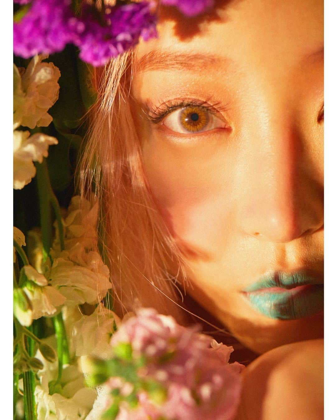 ヘリンさんのインスタグラム写真 - (ヘリンInstagram)「photo / kim hyoseok(@danchustudio)  model / hyelin(@hyeliniseo) creative director / UDHA(@unda_products) film edit / offf a.k.a imdaswagg(@imdaswagg)  kim hyoseok(@danchustudio) hair / UDHA(@duetbyudha) makeup / kim bumseok(@k1mbumseok) art directing by UDHA」4月27日 16時36分 - hyeliniseo