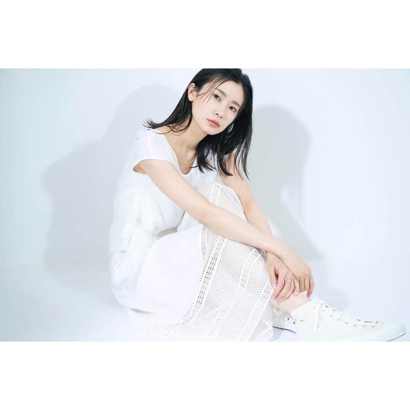 永瀬かおるのインスタグラム：「test shoot 白の世界…  camera @maru_1111  hairmake @yaggyy_____hm  styling @inouehakone  fashion @youozeki  #testshoot #永瀬かおる #作品撮り」