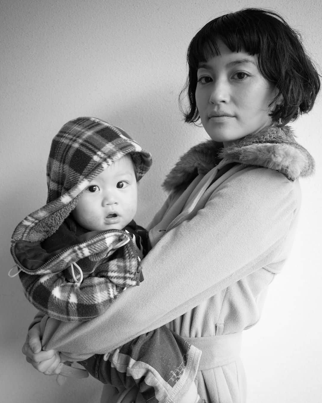 桃生亜希子のインスタグラム：「時々、出てくる懐かしい写真。 昭和みたい。」