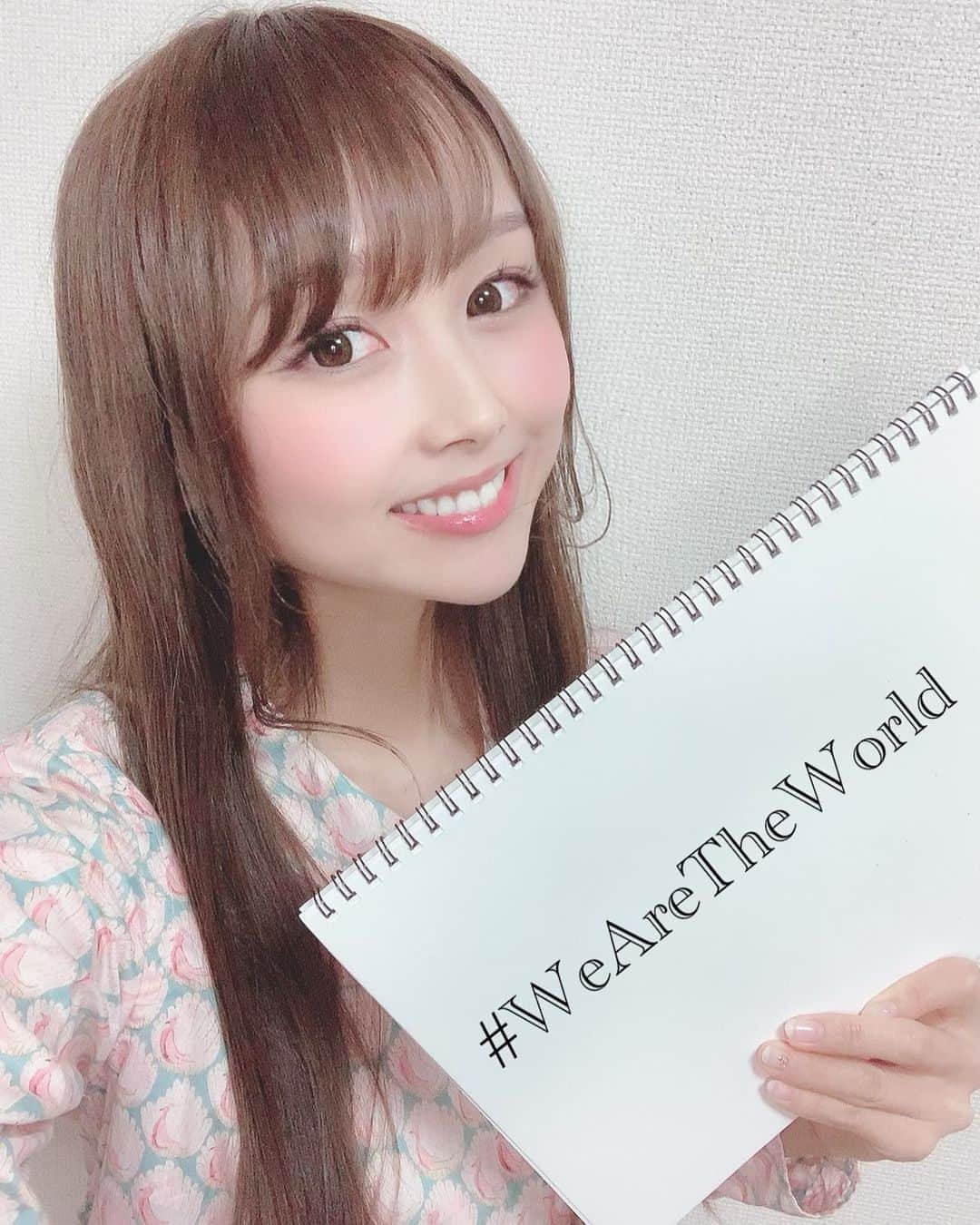 小池ジョアンナのインスタグラム：「今夜❣️200人で作った #WeAreTheWorld 動画がYouTubeにて公開されます🥰🌍✨ 是非Twitterで、こちらのハッシュタグと私のアカウント @joan711 をチェックして下さいね♪沢山のアーティストで想いと力を合わせて作った愛でいっぱいの作品です。どうぞお楽しみに❣️」