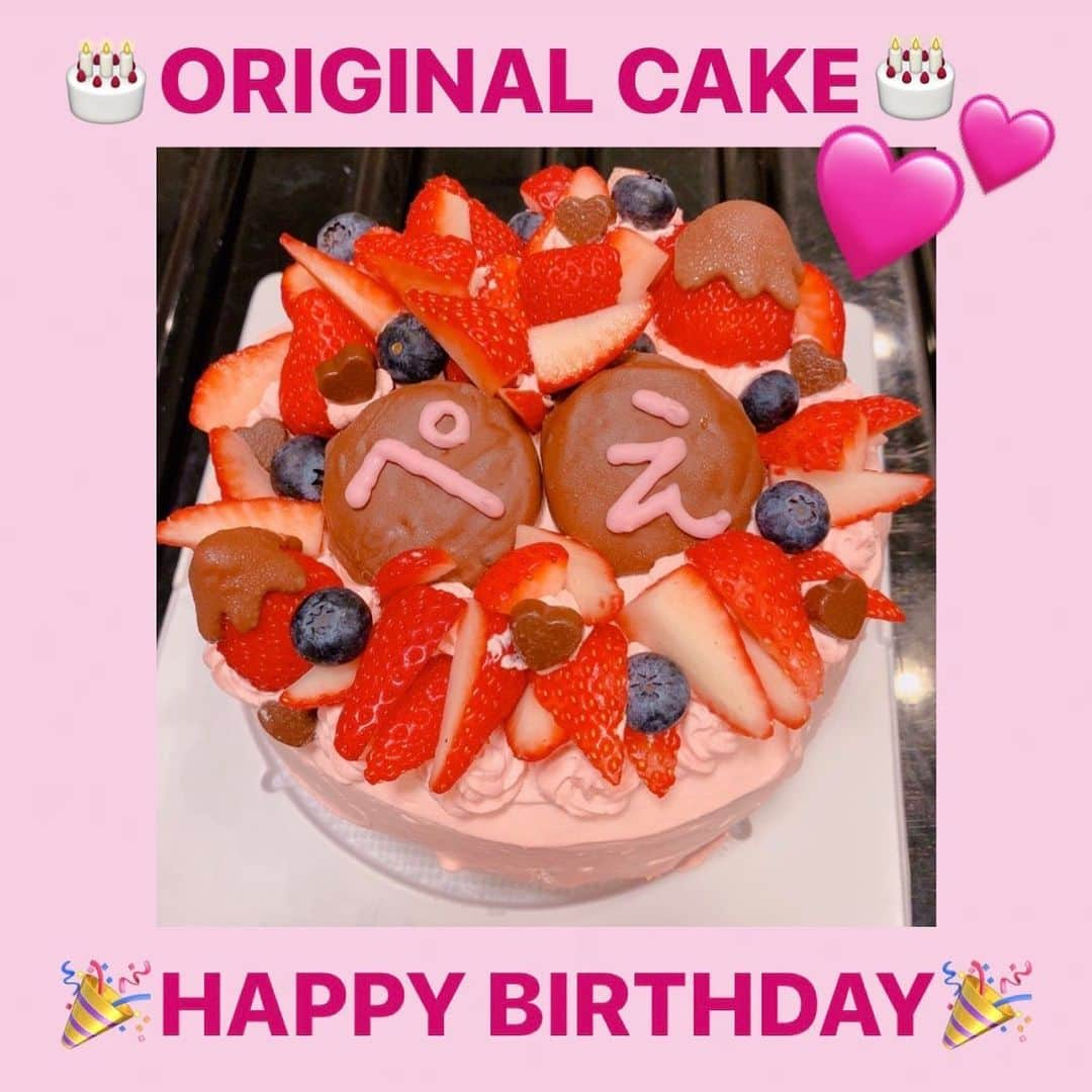 西野未姫さんのインスタグラム写真 - (西野未姫Instagram)「ぺえさんのお誕生日に作った手作りケーキ🎂💕💕 #ぺえ さん #事務所の先輩 #ケーキ #バースデーケーキ #birthdaycake #手作り #1から作った #ちゃんと消毒したよ #中は苺2層になってクッキークリームもはさまってる #生クリームは食紅でピンクに #いちごにチョコつけた #お家にサプライズで郵送した #喜んでくれてよかった #ケーキどうですか」4月27日 17時41分 - nishinomiki_official