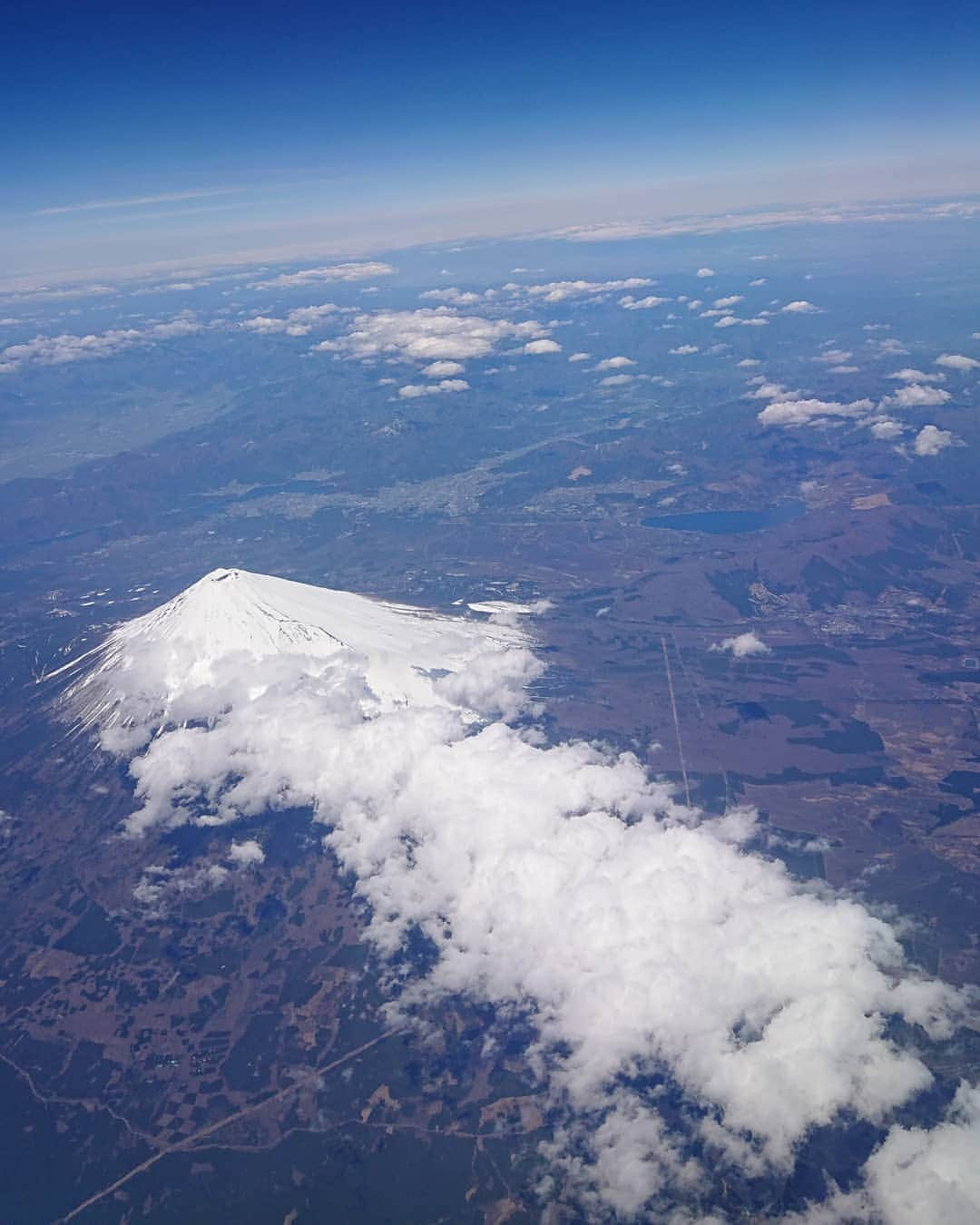 松浦まりなさんのインスタグラム写真 - (松浦まりなInstagram)「#飛行機 #空 #空が綺麗 #雲と富士山 #富士山 上から。  #上空からの景色 #雲が好き  #景色 #景色綺麗 #癒しの時間  #skylovers #Sky #fly #flyhigh #blue #skyphotography #skyline  #飛行機好きな人と繋がりたい #写真好きな人と繋がりたい #写真好き #photograph #photographylovers #hdrphotography #gift #galleryart #awesome」4月27日 17時41分 - matsuura.marina