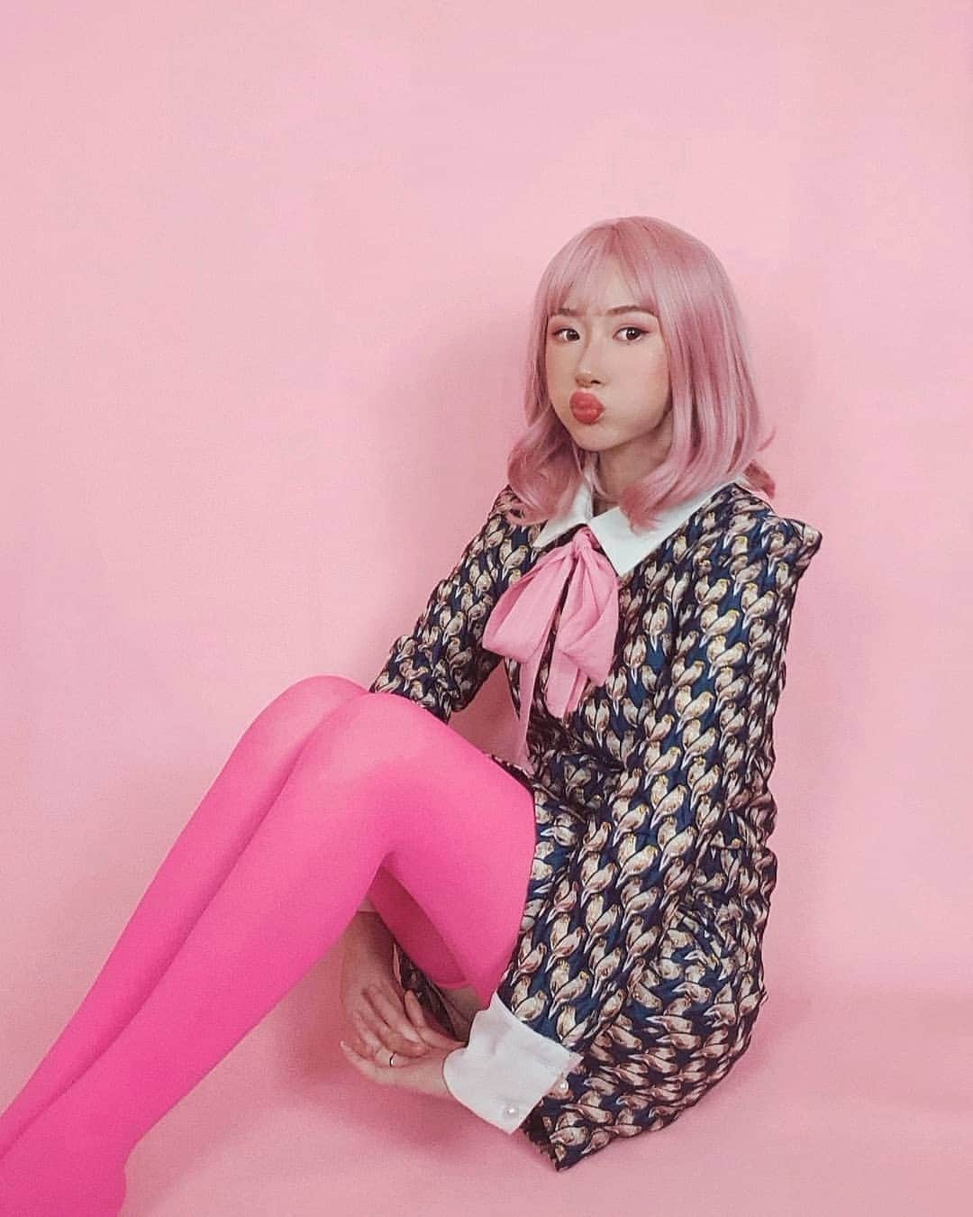 エリッサ・ヤマダのインスタグラム：「Pink themed impromptu shoot today because @jessyamada and I have just posted a Q&A box in our Story for questions about 'Love and Relationships'! 😆💖 Go to our Story or shoot us a DM if you'd like to ask us something related to the topic (curhat juga boleh cuss), and we'll answer some of your questions on our YouTube channel (it will be in Indonesian language with English sub)! 👭🏻」