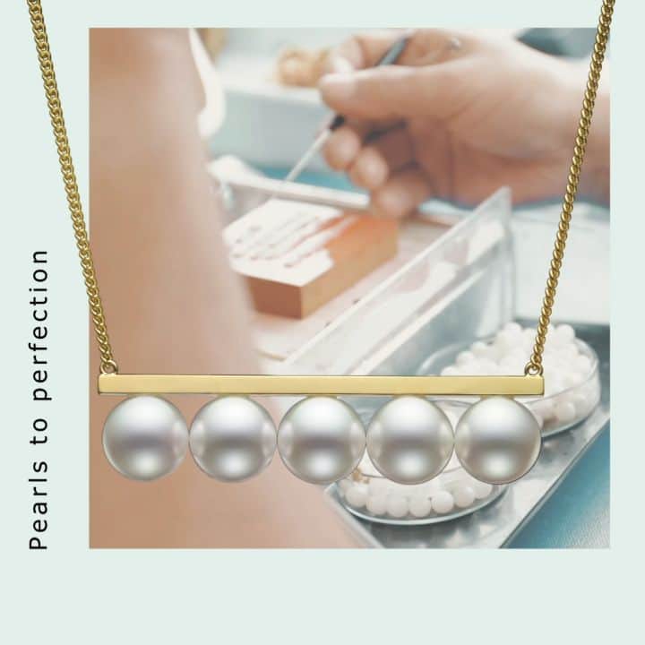のインスタグラム：「Akoya oysters asleep in Japan’s oceanーrich waters nurturing TASAKI's ideal pearls. Japanese nature and craftsmanship, the key behind TASAKI pearl quality. #TASAKI #TASAKIpearlstory #craftsmanship #TASAKIbalance #balancesignature #TASAKIpearl #pearl #necklace」