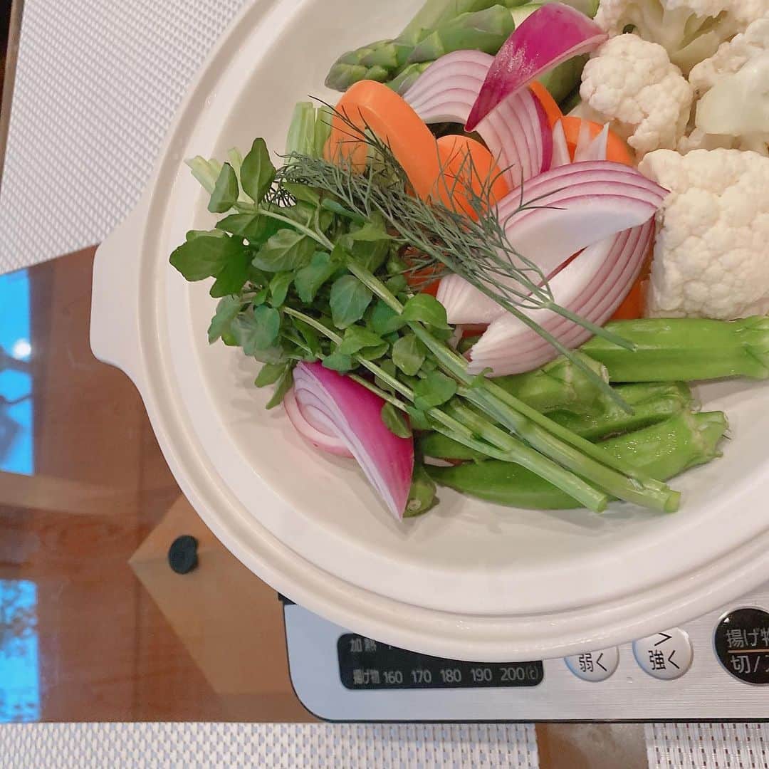 金子エミさんのインスタグラム写真 - (金子エミInstagram)「蒸し野菜…🌿💛🧡💜」4月27日 17時56分 - emikaneko1114
