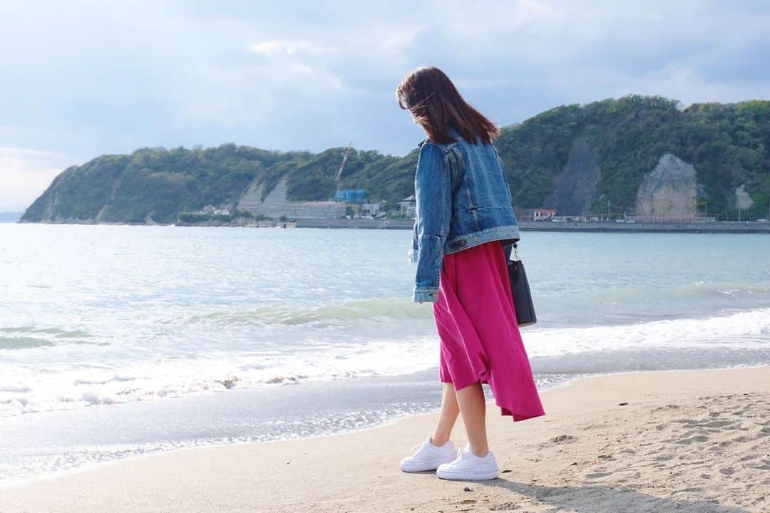 筒井萌子のインスタグラム：「* 海🏖で癒されたい*•.❥◡̈*.。 ぼ〜っと黄昏れたい♡ʾʾ 皆さん、誕生日の日の投稿に沢山のコメント ありがとうございました♪ こうやってメッセージを受け取れる今の時代に感謝です。 ・ #筒井萌子 #女優 #actress #モデル #model #岡山  #shooting #instagood #instalike #converse #撮影 #followme #instalike #ゴルフ #ゴルフ女子 #ゴルフコーデ #골프 #좋아요반사 #좋아요그램 #좋아요환영 #데일리그램 #패션 #오오티디 #카페」