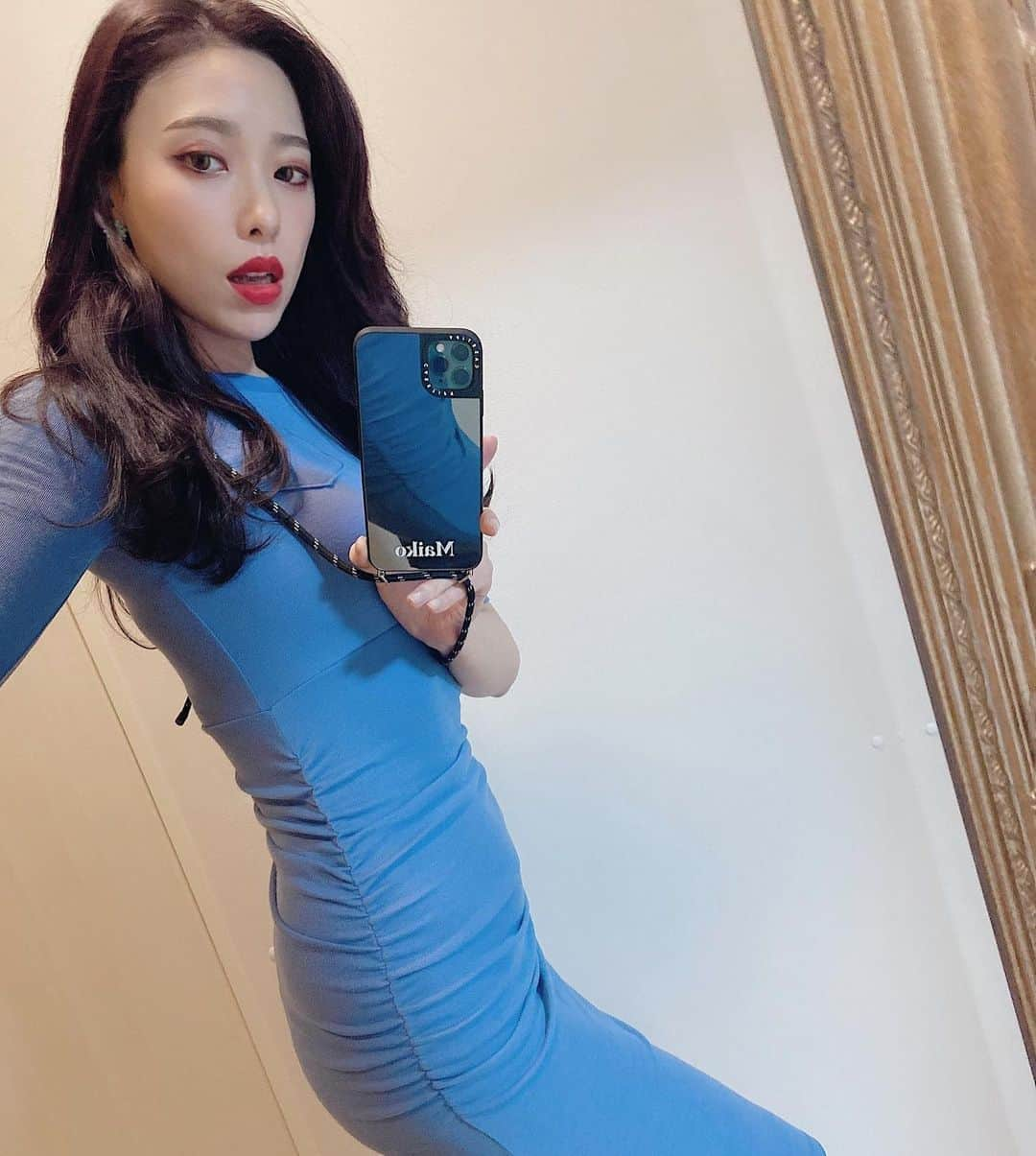 留奥麻依子さんのインスタグラム写真 - (留奥麻依子Instagram)「⁣おっちょこちょいなのか？ 実は私...携帯を何処かに置いてきてしまうことが多く(仕事現場などなど)周りの人達に紐でもつけておきなさい、と言われてきたのでこの度スリングケースにしました😇 これでなくすことはなくなるだろうと思います😎✨(きっと) いや、なくしません！(誓い) ⁣#CASETiFY  #StateYourCase #携帯ケース」4月27日 19時06分 - _emu0205_