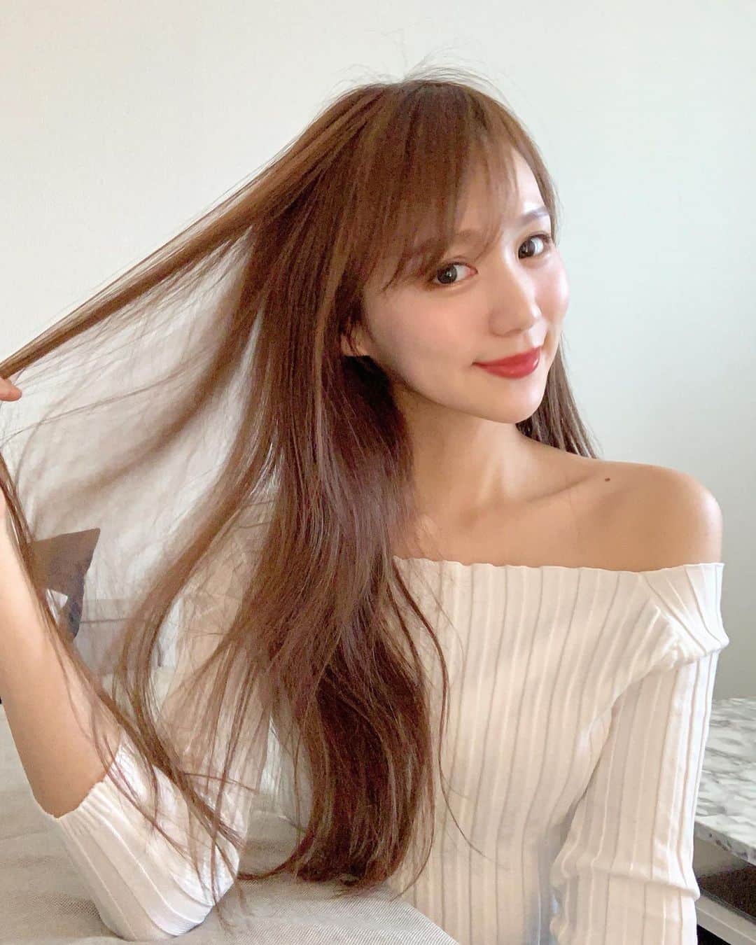 のインスタグラム：「❤️ 美容院行けてないから髪伸びたかな？と思ったけど 多分気のせい🤣」