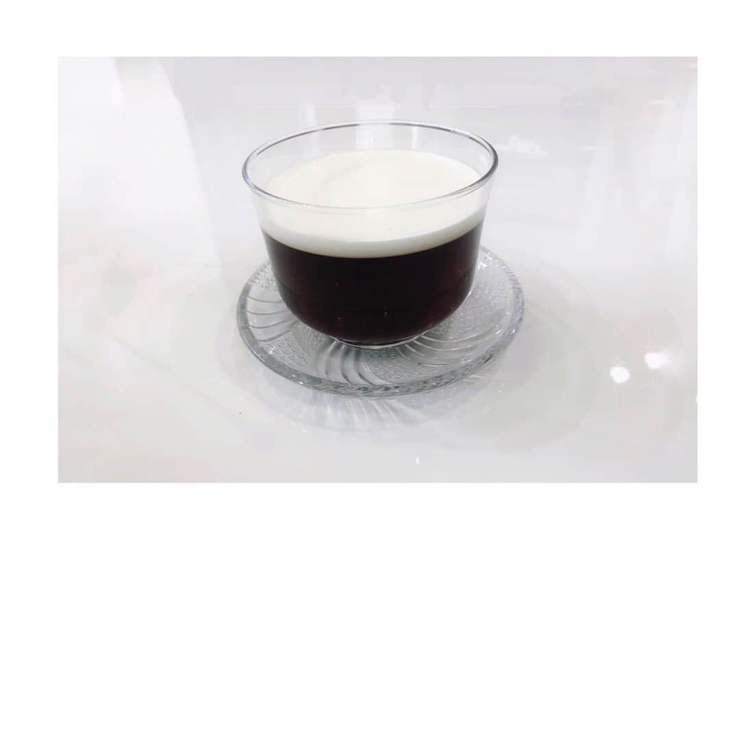 美山加恋のインスタグラム：「どシンプルコーヒーゼリー。  自分で作ると5割増においしく感じる。。☺︎」