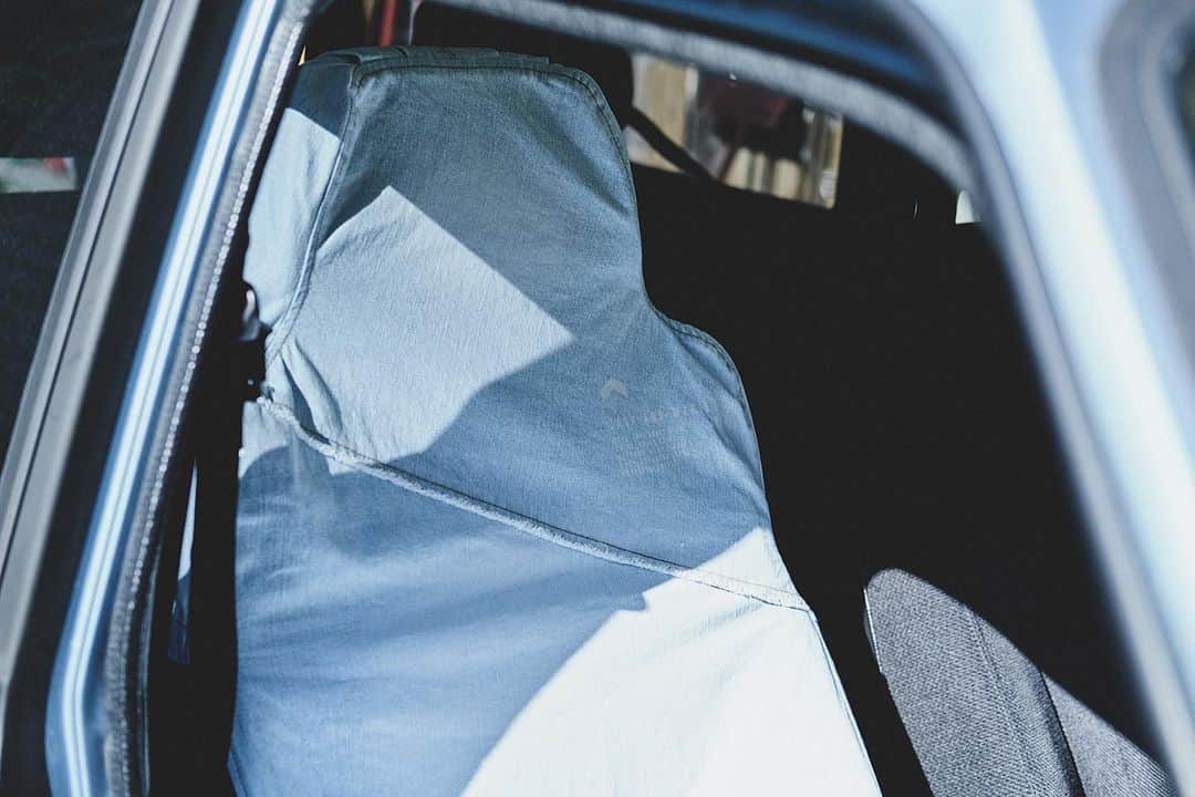 JACK&MARIE / ジャックアンドマリさんのインスタグラム写真 - (JACK&MARIE / ジャックアンドマリInstagram)「.﻿ ﻿PRE ORDER﻿ DENIM SEAT COVER ﻿ バイオウォッシュ加工で使い込んだような、こなれ感のあるデニムシートカバー﻿ ﻿ 切り替え部分はあえてカットオフで仕上げ、ユーズドのデニムパンツのような味わい深い仕上がりにアップデート。﻿ ﻿ 5月上旬のお届けを予定しています。﻿ ﻿ #jackandmarie #denim #carinterior  #cargoods #seatcover #cushion  #preorder #ジャックアンドマリー  #シートカバー #デニムクッション #jackandmariecargoods」4月27日 19時33分 - jackandmarie_official