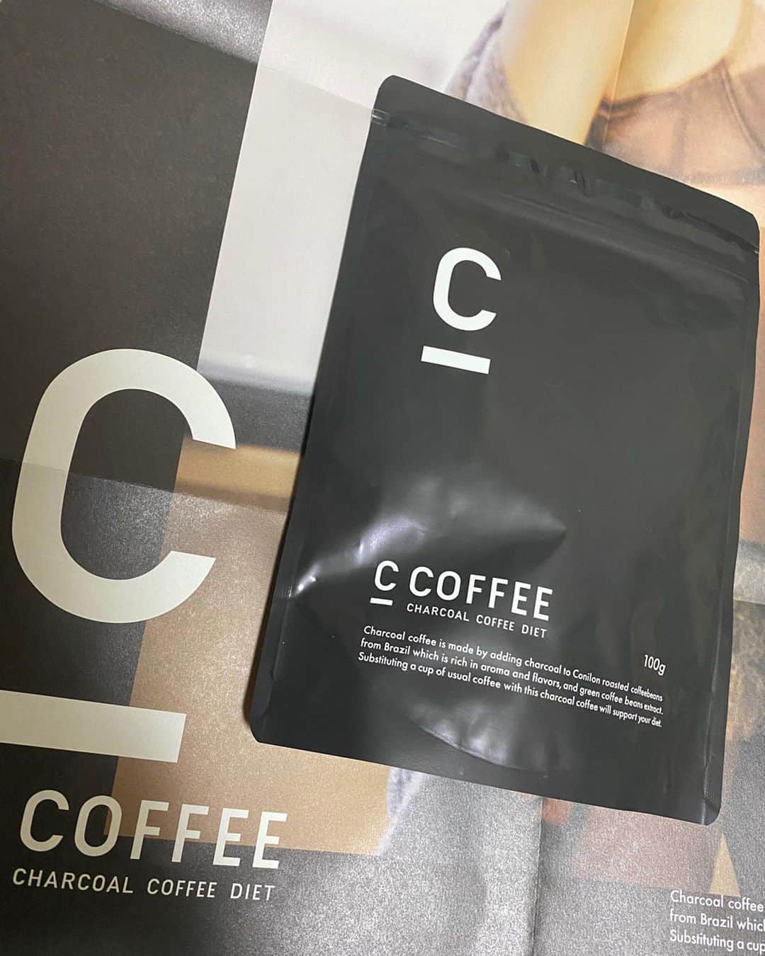 moe yamamotoさんのインスタグラム写真 - (moe yamamotoInstagram)「☕️ ． ． @c_coffee_official ． ． おうち時間を楽しく過ごすために C COFFEE初めて見ました🥺💓 炭の粉末が入ったチャコールコーヒーで 健康にもいいらしく飲んでます🤤🤤 ． Nikiちゃん＆田辺莉咲子さんの 広告が目印だよー！\(◡̈)/ ． ． 今ならキャンペーン実施中なので 是非この機会にチェックしてみてね！ ． うちで過ごそうキャンペーンとしまして、C COFFEEを抽選で100名様にプレゼントいたします。 応募期間﻿：2020年4/24（金）〜5/7（木） ﻿プレゼント内容﻿：C COFFEE商品﻿ 100g (約30日分)﻿ ﻿ ﻿応募方法﻿： ①公式アカウント @c_coffee_official  をフォロー﻿ ②プレゼント記事に「いいね！」 ． ． #C_COFFEE #シーコーヒー #チャコールクレンズ #チャコールコーヒー #ダイエットコーヒー #ダイエットサポート #無理せずキレイ #炭で吸着 #コーヒー #ダイエット #美容 #Niki #田辺莉咲子 #CHARCOAL #PR #COFFEE #チャコールコーヒーダイエット」4月28日 6時34分 - __moegram.__