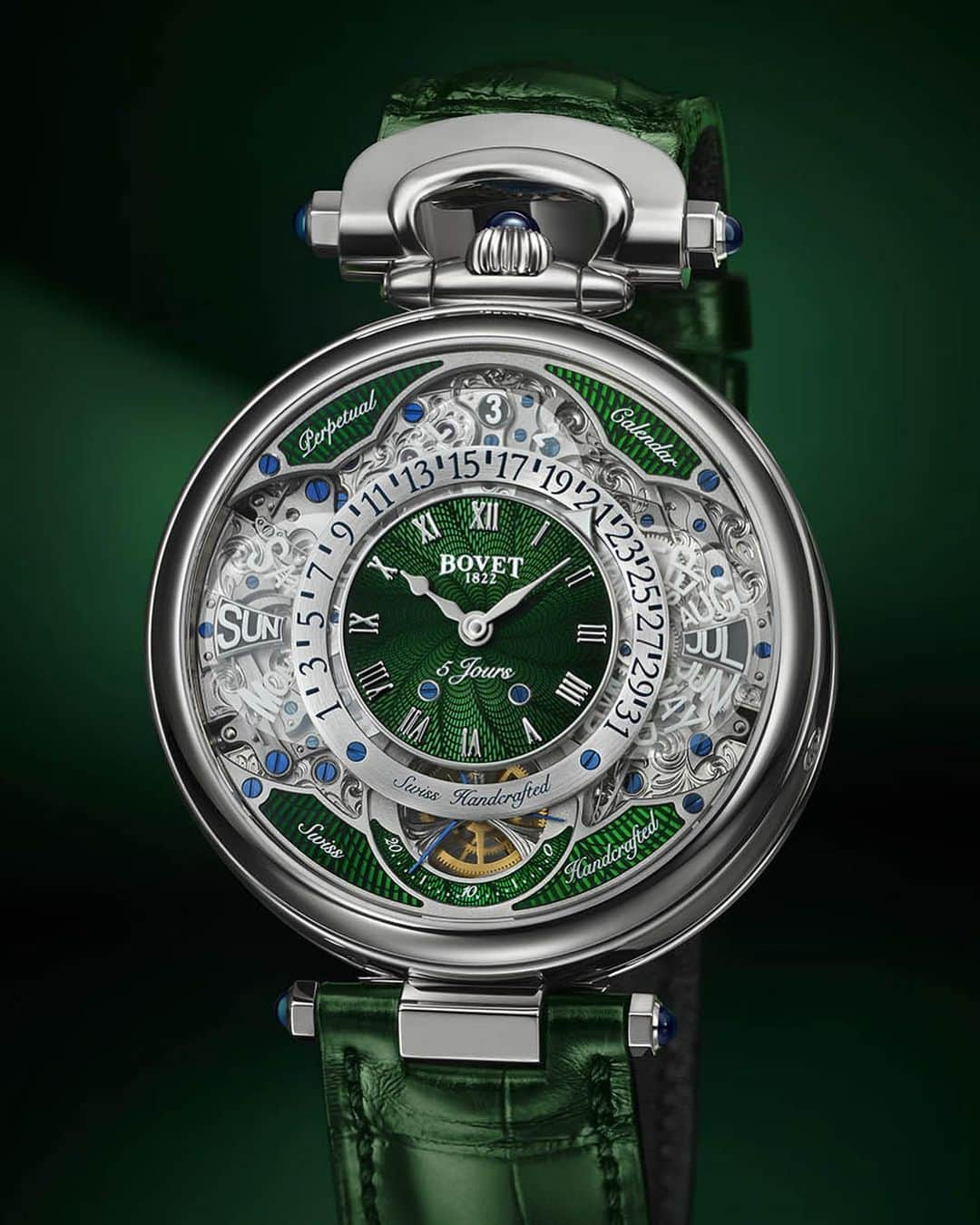 Daily Watchさんのインスタグラム写真 - (Daily WatchInstagram)「The @Bovet1822 Virtuoso VII Perpetual Calendar with stunning green guilloché dial. It comes with the iconic patented Amadéo case that allows the collector to wear the timepiece with a reversible bracelet, as a pocket watch, or display as an elegant desk clock #Bovet #DailyWatchWeek」4月28日 5時52分 - dailywatch