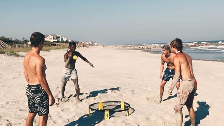 オースティン・ノースのインスタグラム：「“So, what’d you guys do on the weekends while filming OBX?”」