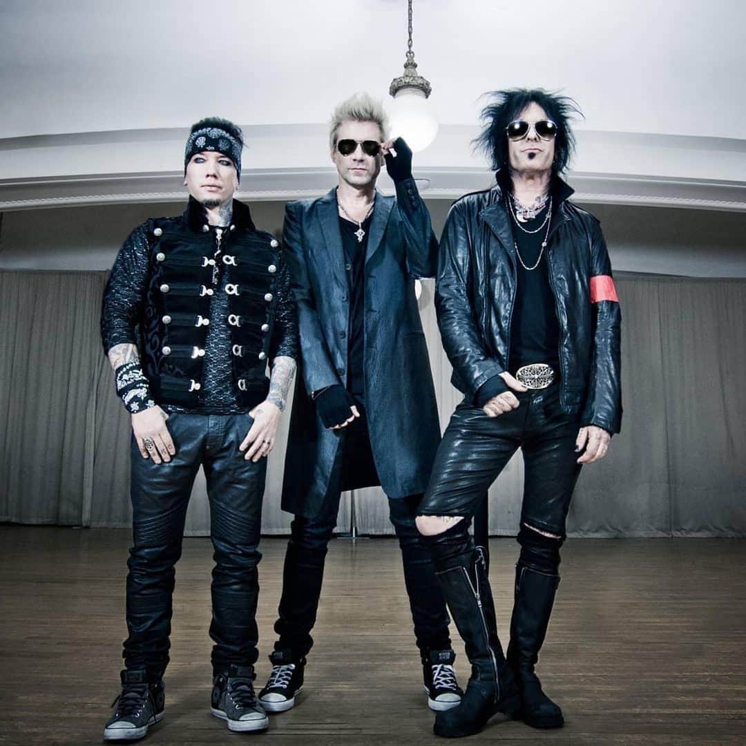 SIXX:A.M.のインスタグラム：「Life Is Beautiful #sixxam  Take care out there you guys ❤️💛」