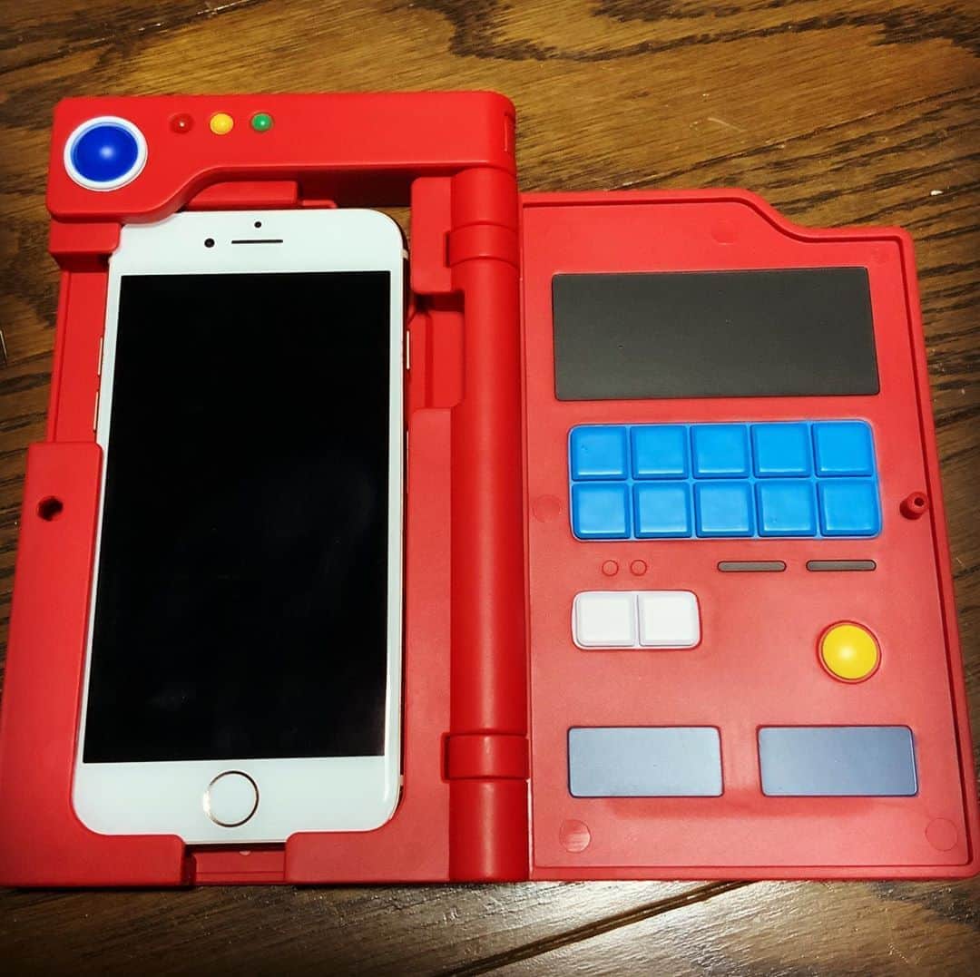Yuhさんのインスタグラム写真 Yuhinstagram 昨日だか載せたロトム図鑑 って書いたんだけどロトム図鑑じゃなくて初代ポケモン図鑑だったわ 笑 中身はこんな感じです これは Iphone8 Iphone8だとライトが覆われて使えませんそして お気に入りのケースがあるので