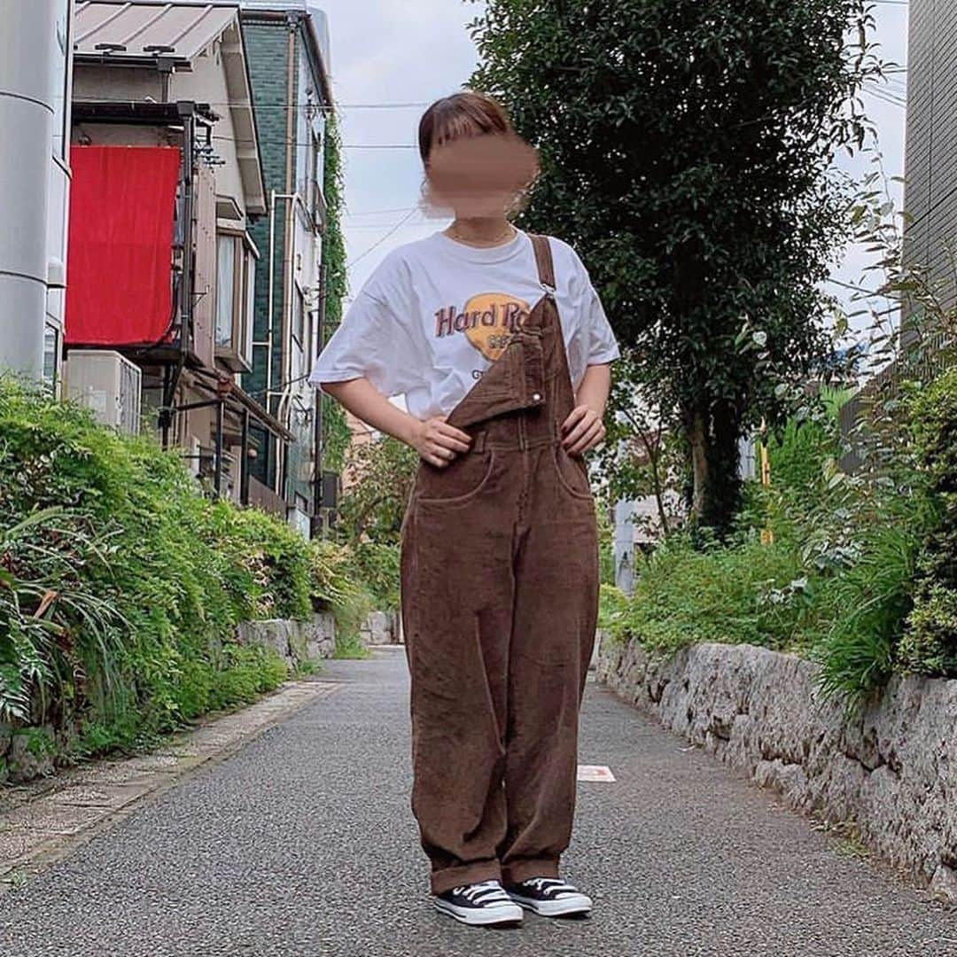 古着女子さんのインスタグラム写真 - (古着女子Instagram)「＼行きつけの古着屋さんは？(第3位：Flamingoさん)✨／﻿ ﻿ 先日ストーリーでとった古着屋さんアンケート「フルジョに聞いた全国のおすすめの古着屋さん」の結果になります🤭﻿ ﻿ 第一弾はその中でもやはりダントツで多かった東京の古着屋さんをご紹介いたします✨﻿ ﻿ 今回は第３位のFlamingoさんのご紹介をいたします🌿﻿ ﻿ ﻿ 🍏幅広い品揃え🌷﻿ 古着初心者さんでも挑戦しやすいアイテムがたくさんあるFlamingoさん！ラルフシャツやハードロック、カーハートなどの定番アイテムはもちろん、柄シャツやレトロなワンピースなども揃えているのも嬉しいポイント🌸﻿ ﻿ 🍏たくさんの店舗数！！﻿ Flamimingoさんはとにかく店舗数が多い◎下北沢だけでも４店舗あり、原宿に2店舗、吉祥寺、表参道にも店舗を構えています🌼雰囲気の違いを楽しむのも👌﻿ ﻿ ﻿ 東京に来た際はFlamingoさんに寄って、可愛くお洒落を楽しみましょう✨また別の地域バージョンもランキング形式でご紹介するのでお楽しみに🐑﻿ ﻿ ﻿ ﻿ ﻿ 🏡古着女子がプロデュースする古着ショップを紹介🏡﻿ ・9090 ナインティナインティ @9090s_ 👖👟﻿ ・Spoon  スプーン  @spoon__store 🥄✨﻿ ・nemne ねんね @nemne_store 🌿🥛﻿ ﻿ ﻿ 🌼公式LINE@→@furuzyo で検索🌼﻿ LINE@だけのお知らせや古着の疑問にも答えます！﻿ ﻿ ﻿ 古着を素敵に着こなしてる女性の方をRepostでご紹介させていただきます🐒写真は全てご本人様に【掲載許諾】をとっております💓﻿ ﻿ ﻿ ﻿ ﻿ ﻿  #古着屋 #古着 #古着好きさんと繋がりたい #古着女子 #古着男子 #フルジョ #フルダン #古着屋巡り #東京古着屋 #下北沢 #下北沢巡り #古着女子と繋がりたい #お洒落さんと繋がりたい #大人古着 #オーバーサイズ #メンズライクコーデ #flamingo #フラミンゴ #下北古着屋 #古着コーデ」4月27日 21時48分 - furuzyo