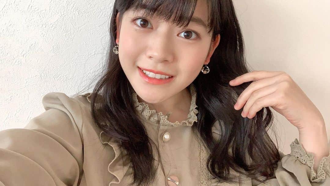 高岡薫のインスタグラム：「ポイントは桜のイヤリングです(見えない)」