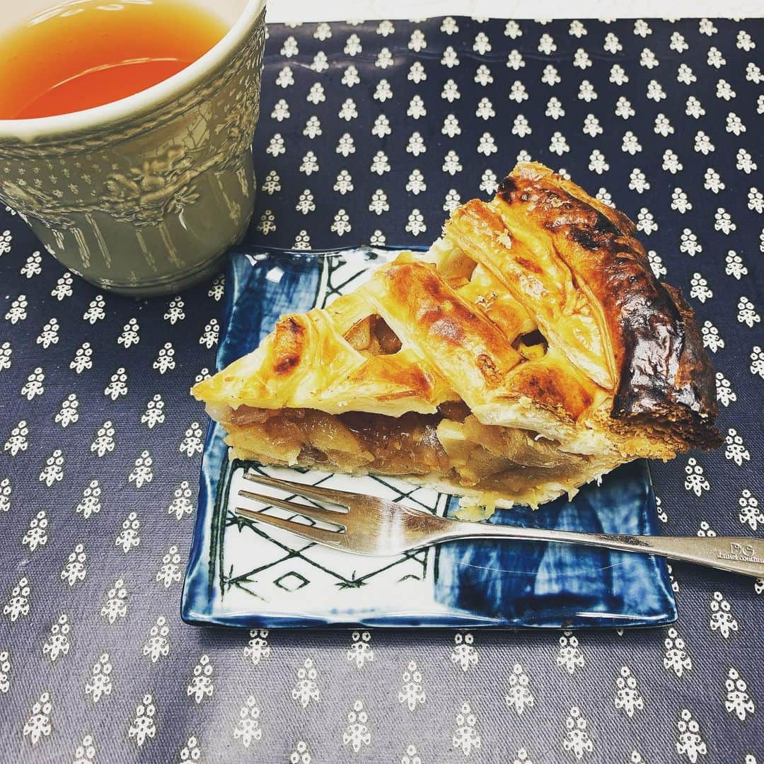 ぱにゃえのインスタグラム：「アップルパイ🍎😋 久しぶりに作ったよ🌷  #アップルパイ #stayhome  #おうち時間」