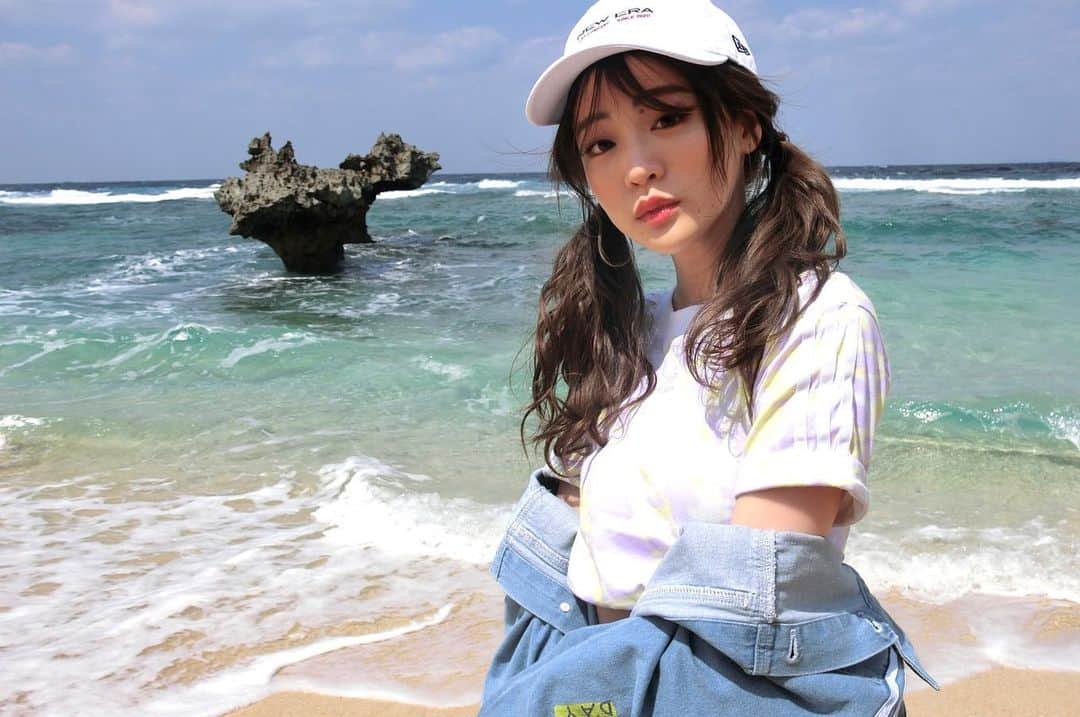 志田友美（ゆうみん）のインスタグラム：「🌺💙 . この夏は海に行けるのかなー。 ㅤㅤㅤㅤㅤㅤㅤㅤㅤㅤㅤㅤㅤ #stayhome #sea #japanesegirl #okinawa #沖縄 #ハートランド」