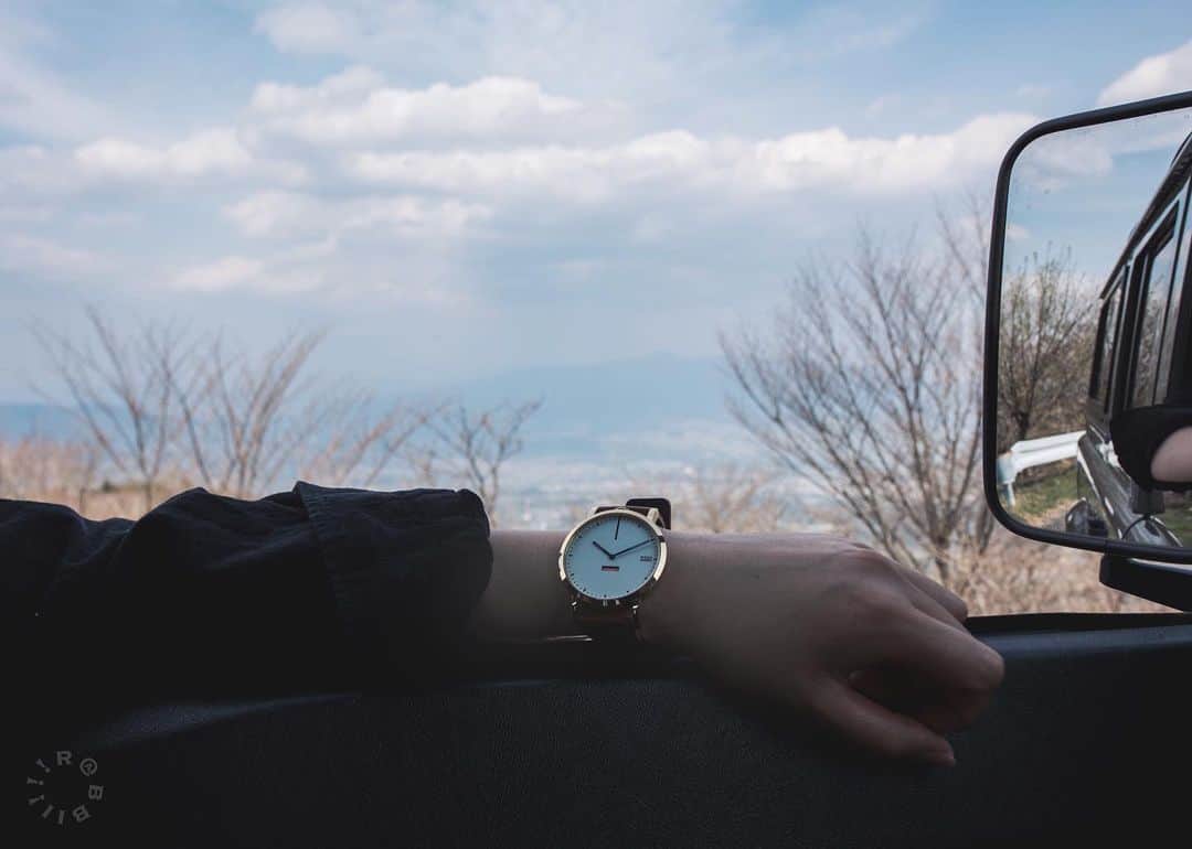 rabbiiiiiのインスタグラム：「. ☁️🌲🏵⌚️🚜 .  10%OFF coupon 👉「rabbido」 . #nomonday#ノーマンデー#腕時計#時計#手元倶楽部」