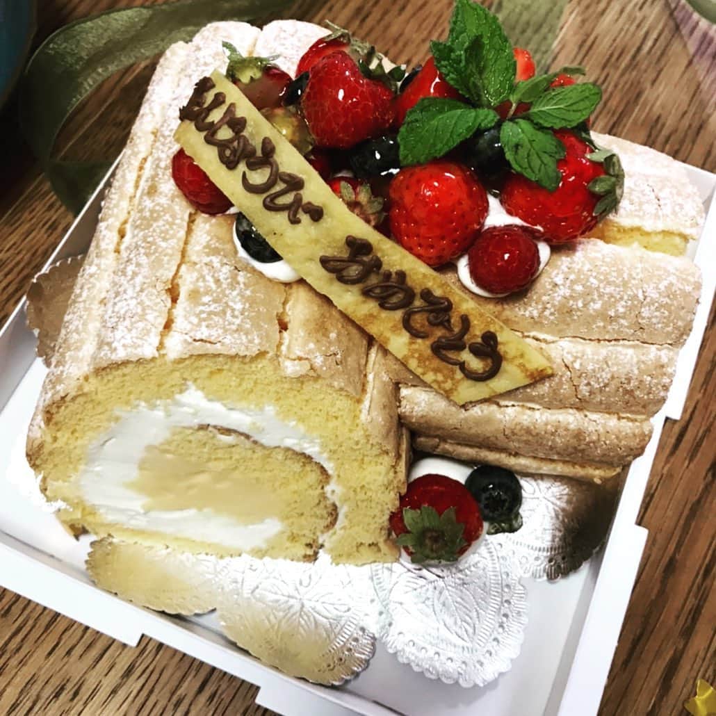 岸田繁さんのインスタグラム写真 - (岸田繁Instagram)「おケーキを食べた🎂」4月27日 23時07分 - kishidashigeru