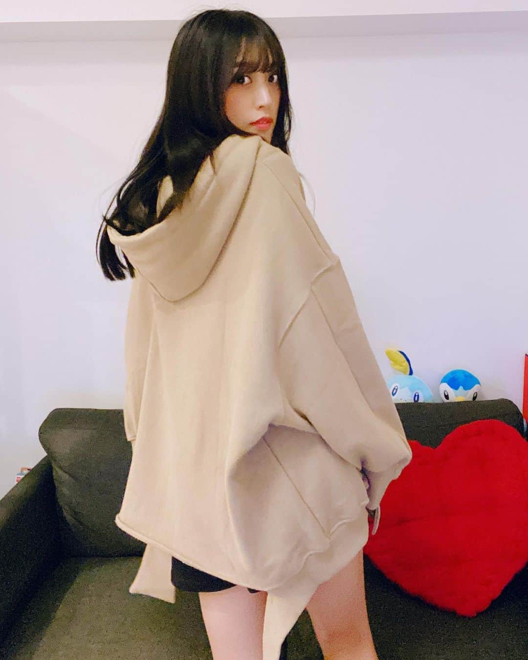 根岸愛さんのインスタグラム写真 - (根岸愛Instagram)「👗👚👗 仲良しゆっきぃ(@yuukiistagram )がやってるブランドi11y(@shop.i11y )のパーカー めちゃめちゃ可愛い🥳💕 形が神すぎる👼 オーバーサイズパーカー好きすぎる...🥰💕 #i11y #oversize #fashion #hoodie #ねぎしふく#ねぎ私服 #パーカー #オーバーサイズ」4月27日 23時31分 - negishiai927