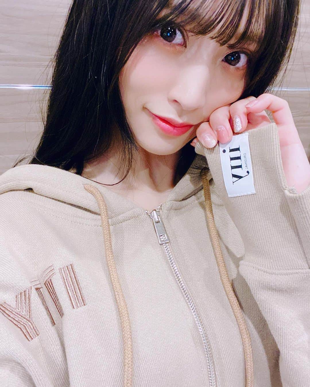 根岸愛さんのインスタグラム写真 - (根岸愛Instagram)「👗👚👗 仲良しゆっきぃ(@yuukiistagram )がやってるブランドi11y(@shop.i11y )のパーカー めちゃめちゃ可愛い🥳💕 形が神すぎる👼 オーバーサイズパーカー好きすぎる...🥰💕 #i11y #oversize #fashion #hoodie #ねぎしふく#ねぎ私服 #パーカー #オーバーサイズ」4月27日 23時31分 - negishiai927