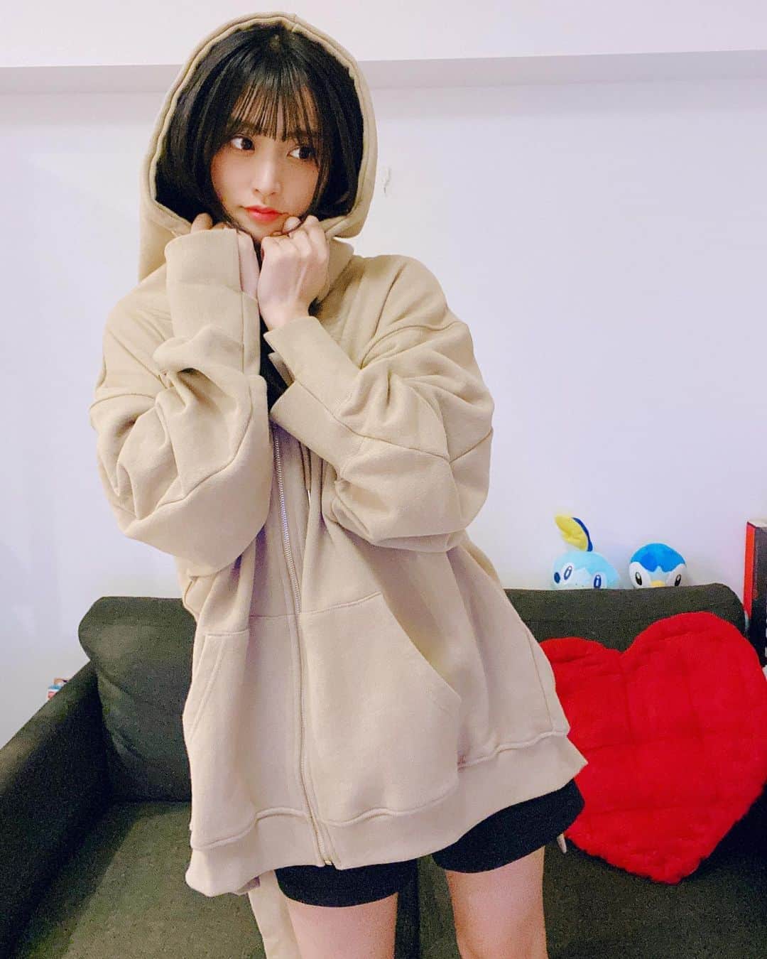 根岸愛のインスタグラム：「👗👚👗 仲良しゆっきぃ(@yuukiistagram )がやってるブランドi11y(@shop.i11y )のパーカー めちゃめちゃ可愛い🥳💕 形が神すぎる👼 オーバーサイズパーカー好きすぎる...🥰💕 #i11y #oversize #fashion #hoodie #ねぎしふく#ねぎ私服 #パーカー #オーバーサイズ」