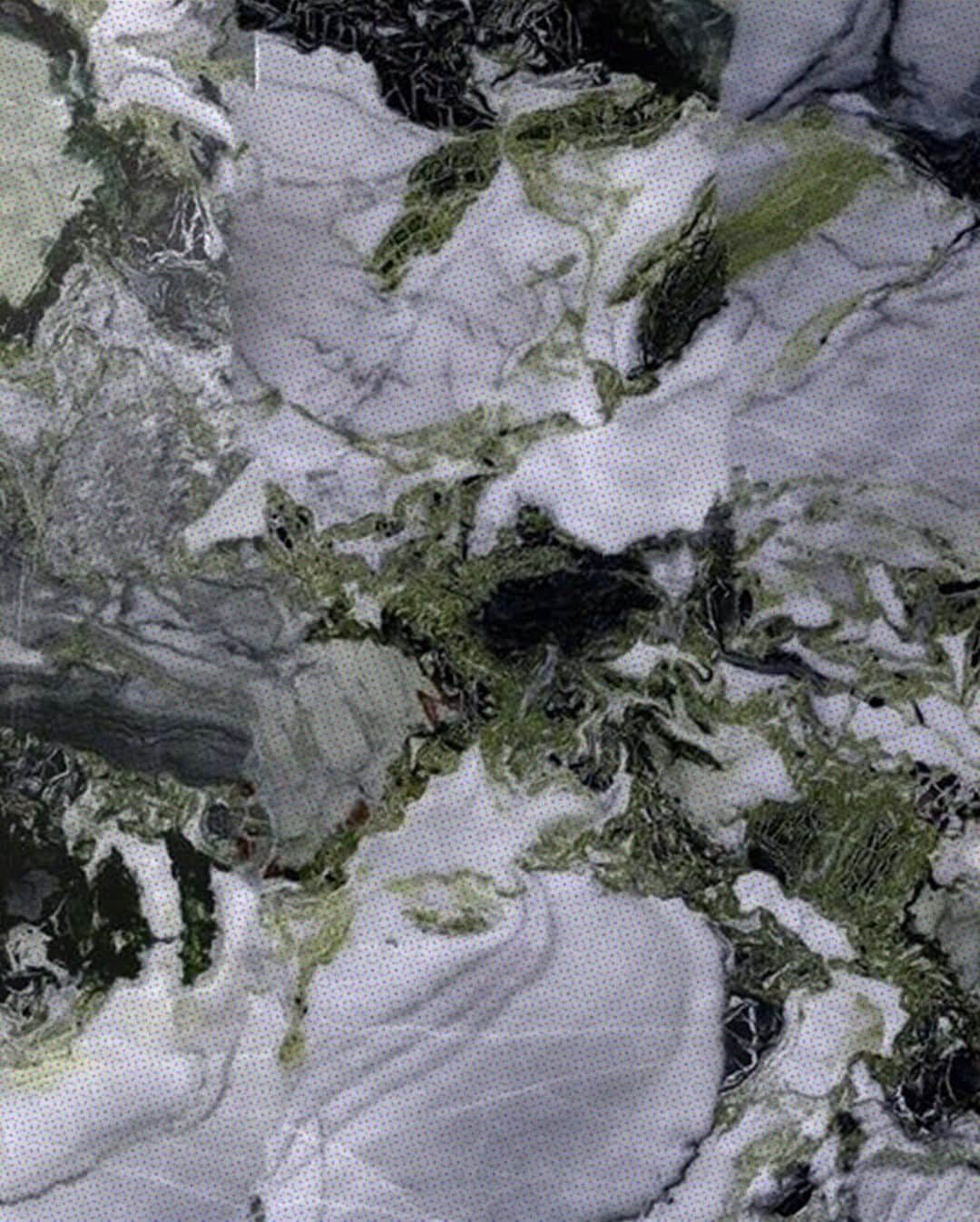 トム ディクソンさんのインスタグラム写真 - (トム ディクソンInstagram)「This week we explore MATERIALITY, starting with a look at PRIMAVERA table tops.⁠ ⁠ Hidden between the deep gorges and snow-capped peaks of China's southwestern province, our oriental marble is quarried in Yunnan's majestic landscapes. Named PRIMAVERA but often described as a black, green and white metamorphic conglomerate, the marble is unusual due to its extreme random figuring and bold pattern. The alternating bright green, which is ground with white inlays and thin black veining ensures that each table top is completely unique.⁠ ⁠. . . .  #tomdixonPRIMAVERA #marble #marbleofinstagram #table #design #interior #materialism #materials #tomdixon ⁠ ⁠」4月27日 23時25分 - tomdixonstudio