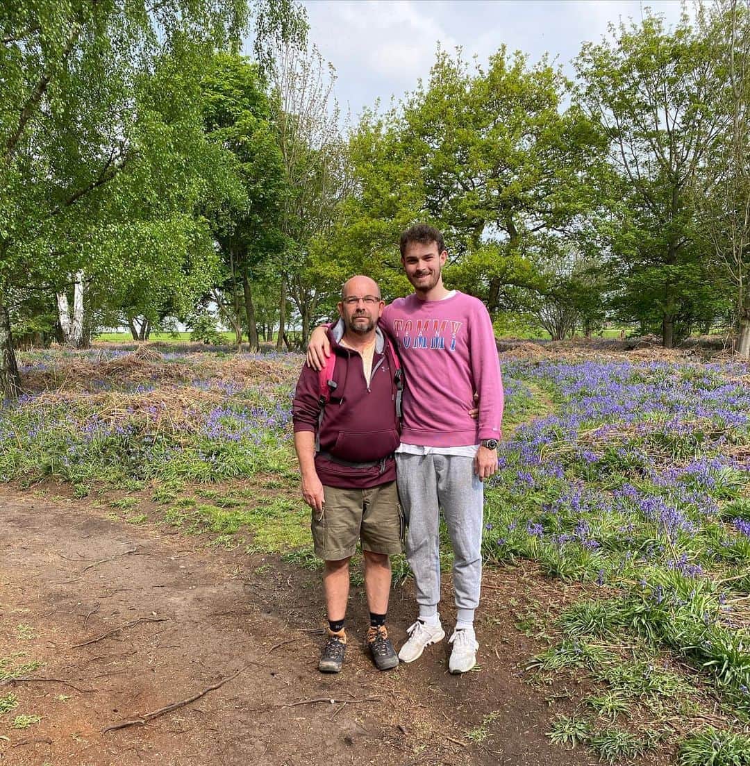 サム・ウォーカーのインスタグラム：「Making the most of the daily exercise allowance with the old boy! 🤣」