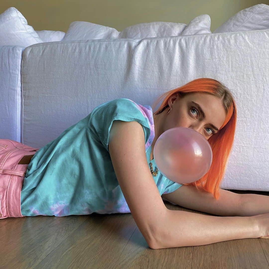 パイパー・アメリカ・スミスのインスタグラム：「Week 7 riding on the quarantine emotion rollercoaster 🎢@urbanoutfitters #uoonyou」