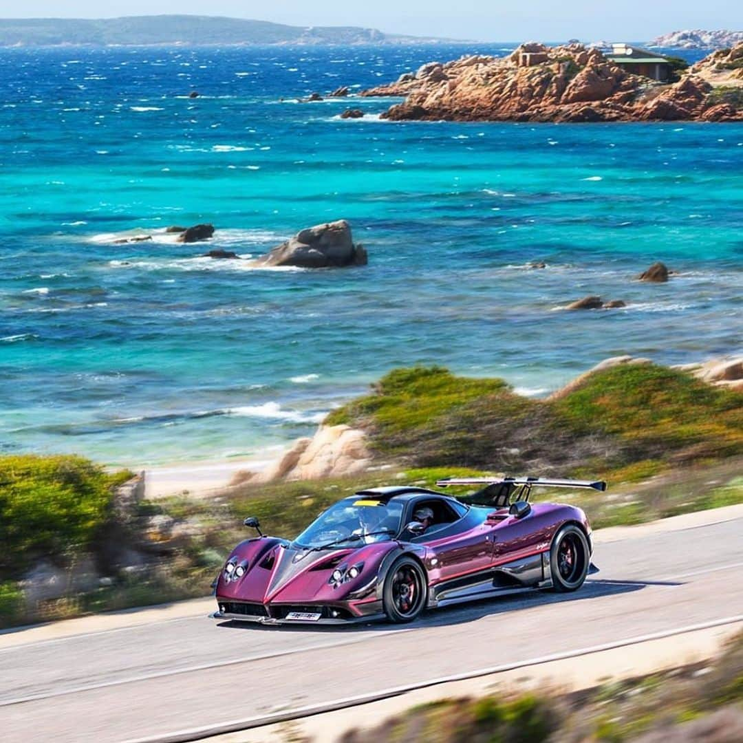 Dirk A. Productionsのインスタグラム：「Count me in if we’re social distancing in a vibe like this with a Pagani Zonda 760 Evo included from the government lol... Are you cool with that or what car would you need?! 🏁💦🏎 #Pagani #Zonda #ZondaFantasmaEvo #FantasmaEvo #CarbonFiber #Italy #Wow #Photo @aaronandcars」