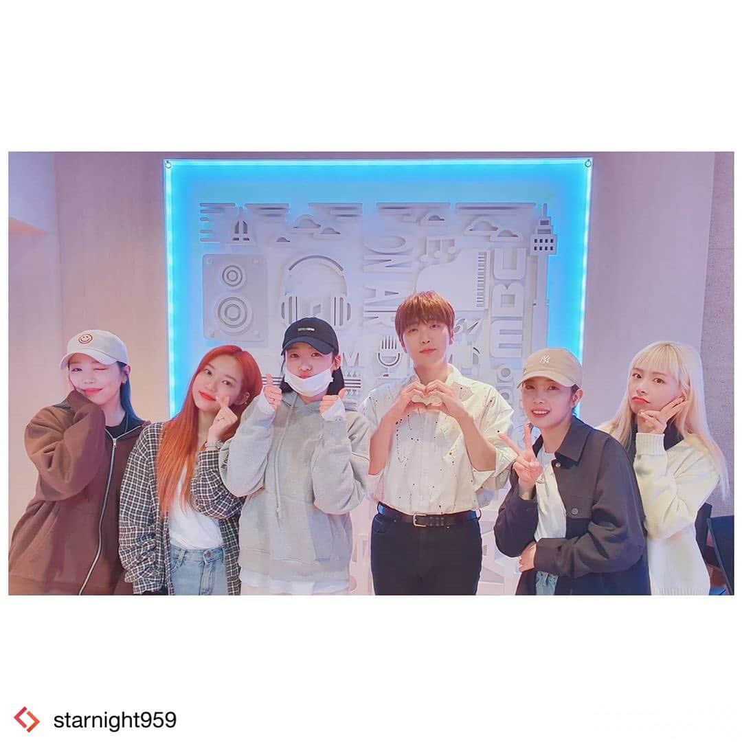 Aprilさんのインスタグラム写真 - (AprilInstagram)「#Repost from @starnight959 . <Starry Night Live> 코너지기 #진솔 씨의 매력 #IWasWrong #라이브 도 듣고 코너지기처럼 #별밤 과 친한 #에이프릴 멤버들의 숨은 매력도 만나봤습니다🤩 #라라리라라 #노래 진짜 좋은 만큼 남은 기간 건강하게 활동하길 응원할게요🙏❣ (#귀걸이 뒷마개 행방은 내일 #생방 으로 확인해주세요😲) - #MBC #라디오 #표준FM #산들의별이빛나는밤에」4月28日 0時52分 - official.april