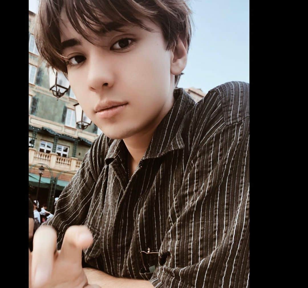 阿知波妃皇のインスタグラム：「従兄弟や家族みんなでまたパーティーしたい カラオケしたい　I miss you all.  #family #love #会いたい」