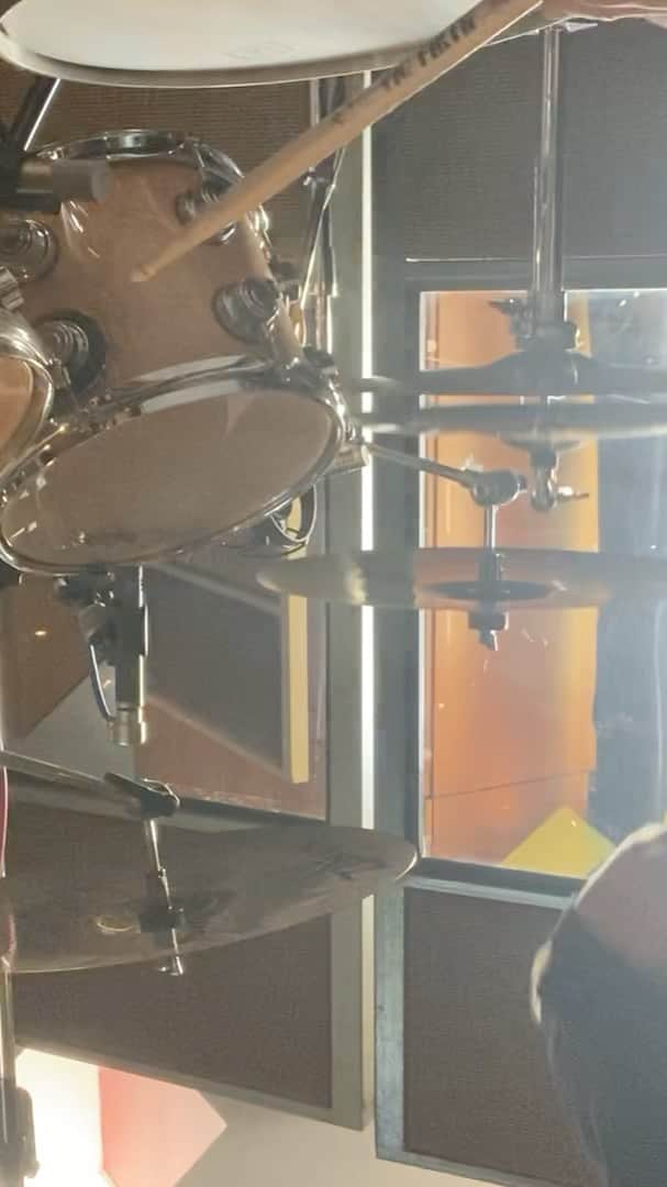 ルーファス・テイラーのインスタグラム：「I hope everyone is safe and well. I'm excited to be officially fundraising for Project Zero as part of The 2.6 Challenge to Save UK Charities. I'm doing a 2.6..ish minute drum solo for my challenge. Please join me so that we can all help Project Zero and turn the tide on the climate crisis. Donate through the link in my bio #TwoPointSixChallenge @projectzero」