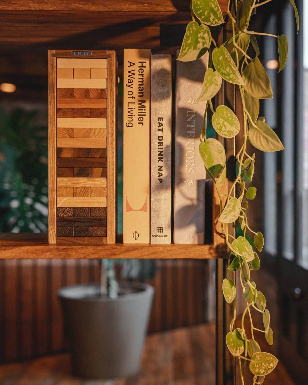 MR PORTERのインスタグラム：「The isolation period provides ample opportunity for innovative yet simple home improvements that will brighten up both living spaces and moods. On The Journal today, we're speaking to design, architecture and interiors specialist Mr @tom___morris who shares his tips. Head to the link in bio to read the full story. #MRPORTERathome」