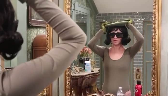 カーミンのインスタグラム：「happy birthday @jediinick what would I do w/o you?? 🎂 Qveenland - Episode 2 OUT NOW ♥️」