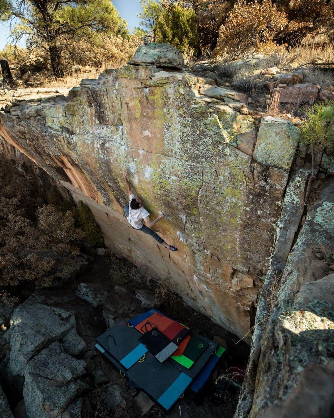 ポール・ロビンソンのインスタグラム：「Dreaming of getting back out on the rocks and traveling the world again. All in due time! Excited for the years to come! Shot from the 2nd ascent of @sheneenagins “Sun Dial,” V11 in Roy, NM BY @lizzy.ellison #bouldering」