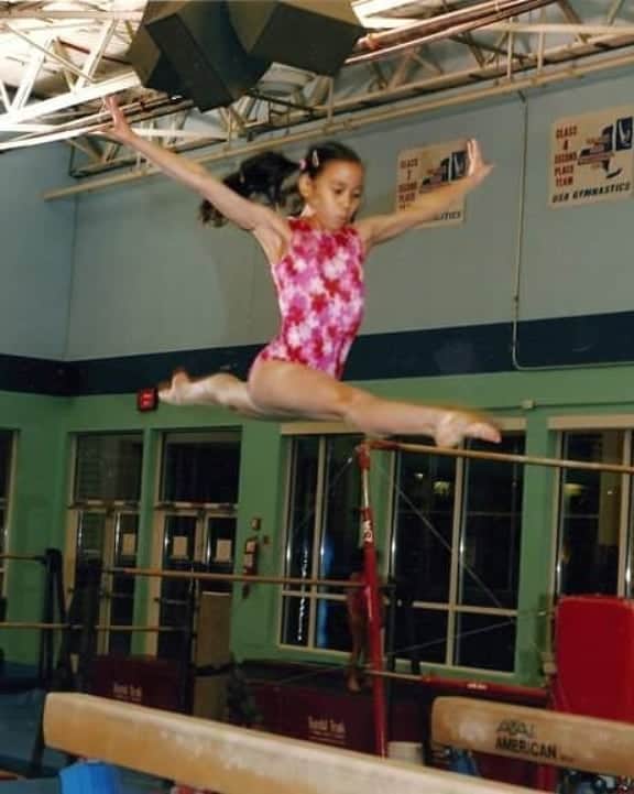 Lily Saito (齊藤莉理)さんのインスタグラム写真 - (Lily Saito (齊藤莉理)Instagram)「Good ole gymnastic days 😝 #ThePowerOfThePigTails 😂 👧🐷」4月28日 2時43分 - lilysaito_