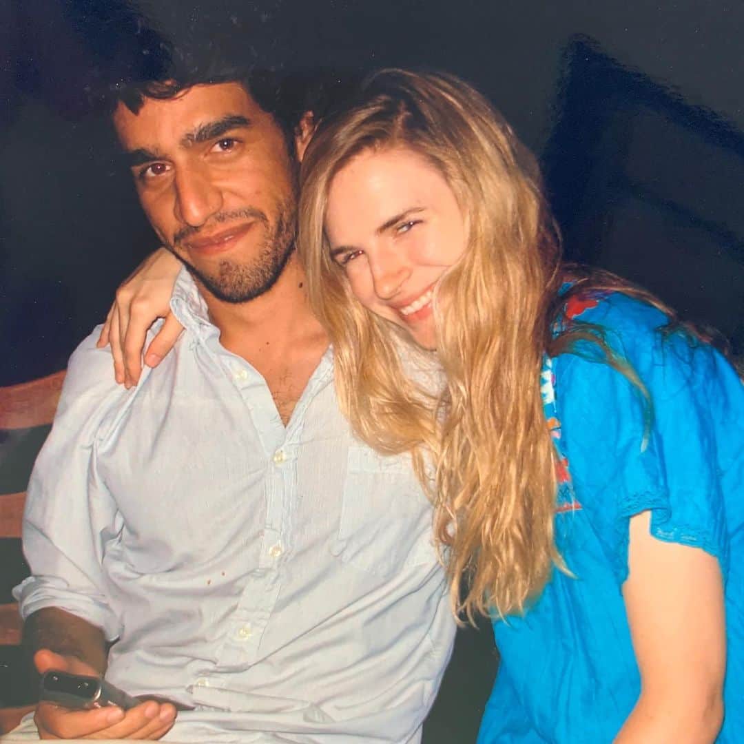 ブリット・マーリングのインスタグラム：「happy birthday @z_al // you are more beautiful to me with every year that passes // image circa 2006 🐚」