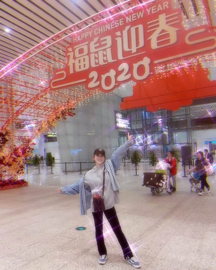 彩南(Ayana)のインスタグラム：「今年の頭は中国でLIVEさせてもらいました🐥 . 2000人以上が入る舞台でのソロlive🎤🎶 . アテンドとしてお世話してくれた方々は みんな本当に親切で素敵な方ばかりで🥺❤️ 彼女たちのおかげで 本当に楽しい時間を過ごせました🥰🇨🇳✨ . 今はみんな大丈夫かな🥺 みなさんの安全の心から願っています。 . 日本も早く普通の生活ができるように みんなで協力して乗り越えよう。 .  #beatbox #humanbeatbox  #model  #japan  #model #music #female #sk8fashion #girl #dancer #workout  #sexy #japanesegirl #fitnessgirl #skateboard #sk8 #fitness #dance #sk8girl #google #female_beatboxer #コーデ#モデル#グラビア」